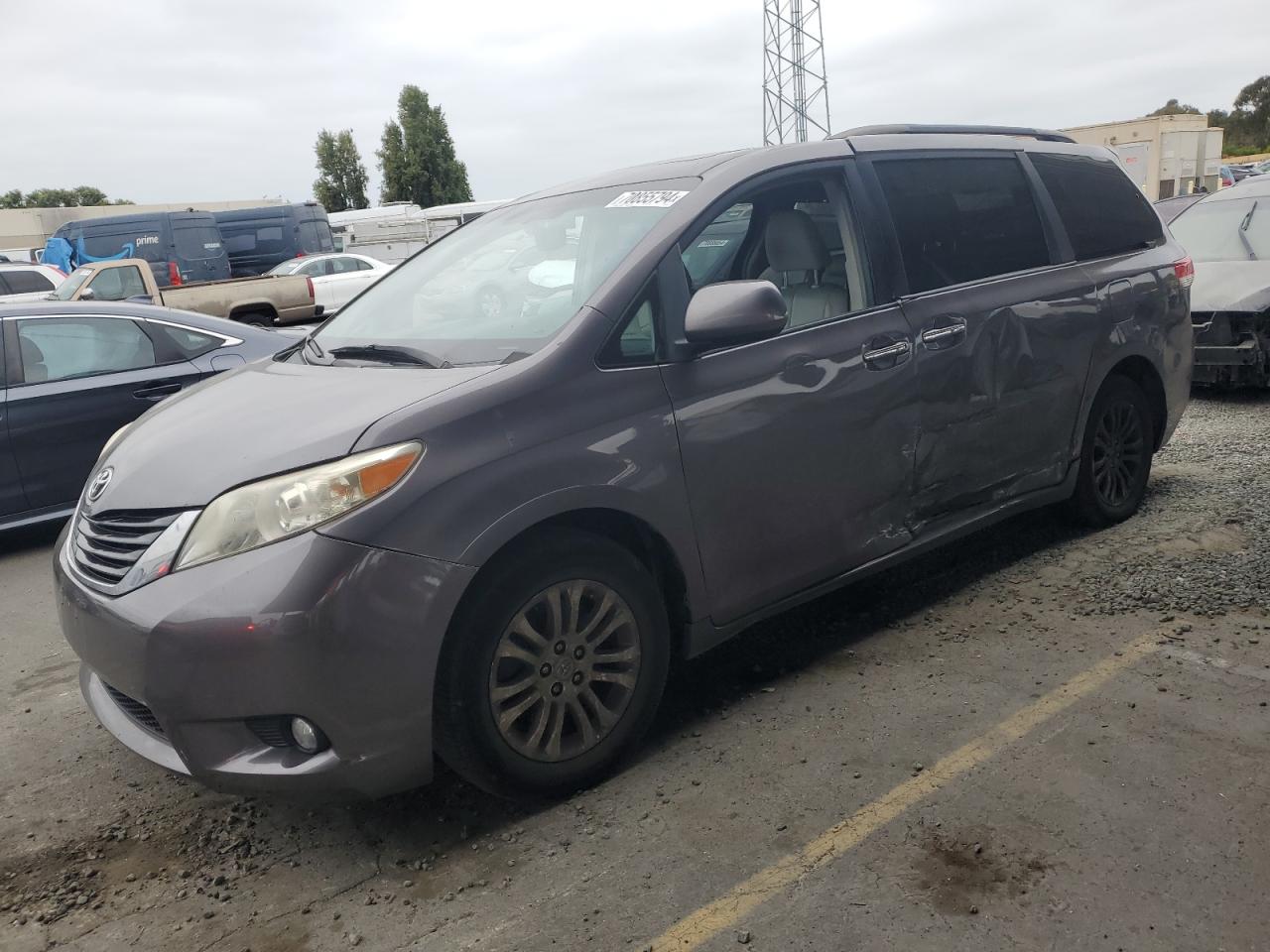 TOYOTA SIENNA XLE 2011