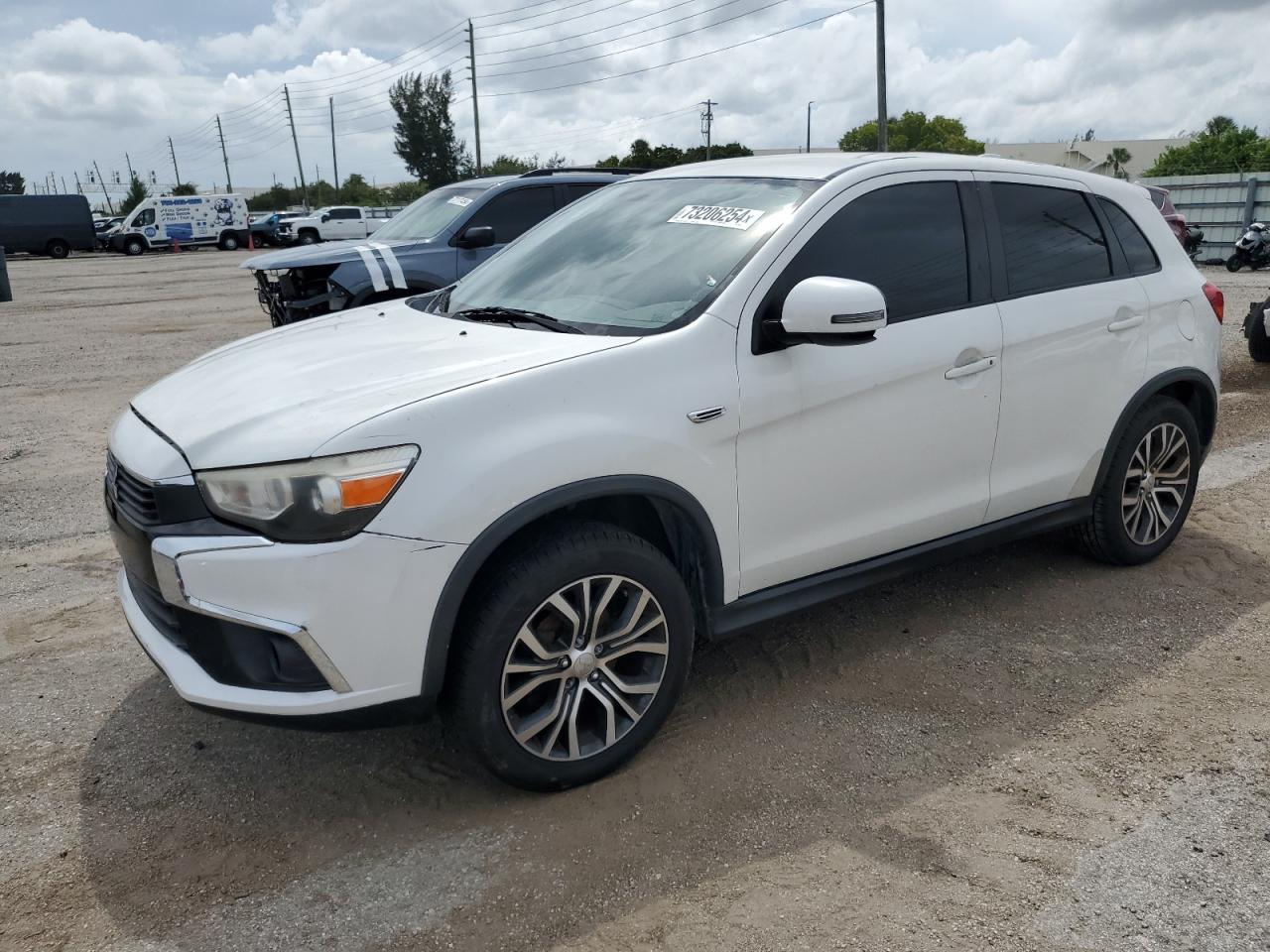MITSUBISHI OUTLANDER 2017