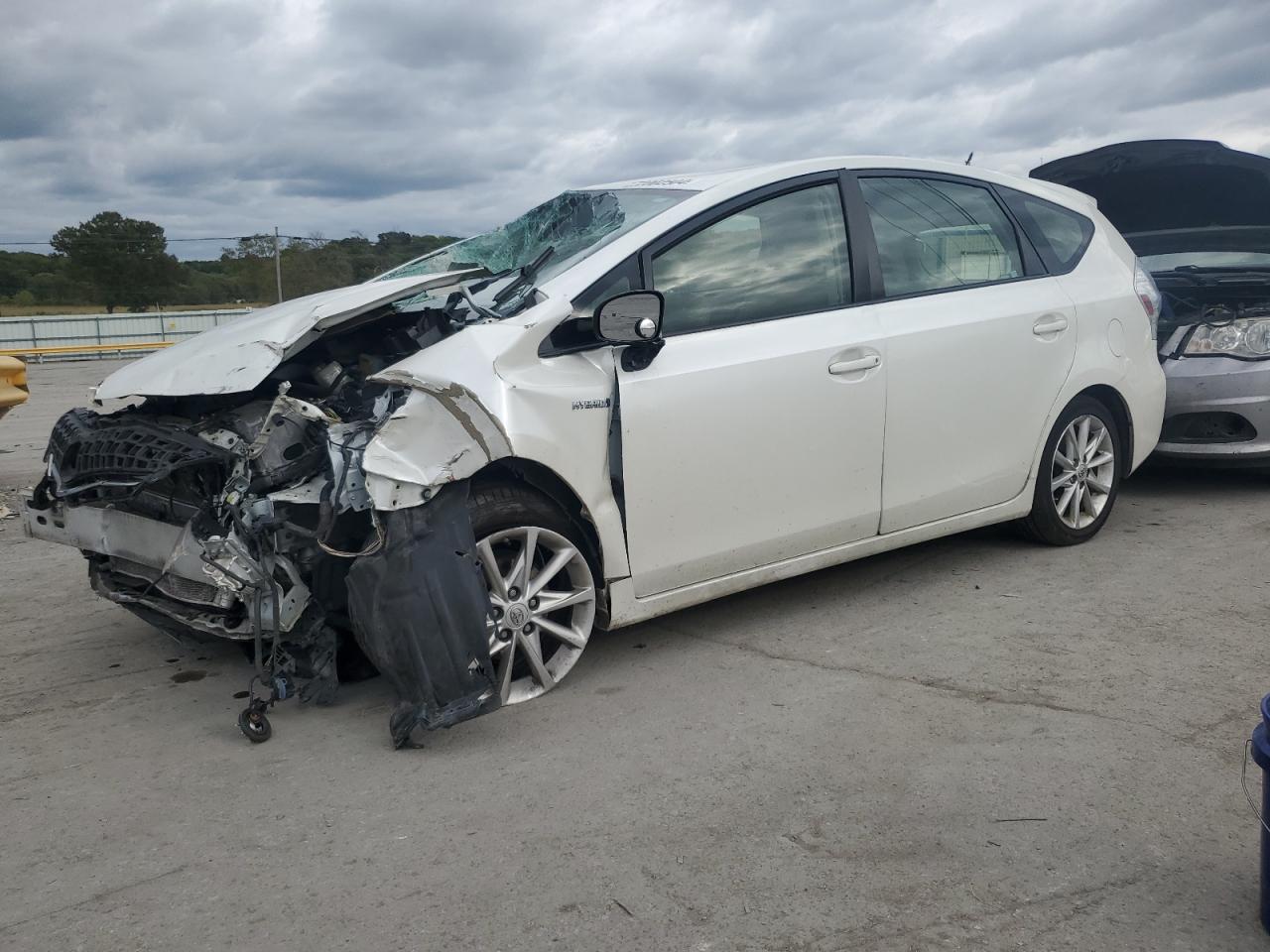 TOYOTA PRIUS V 2014