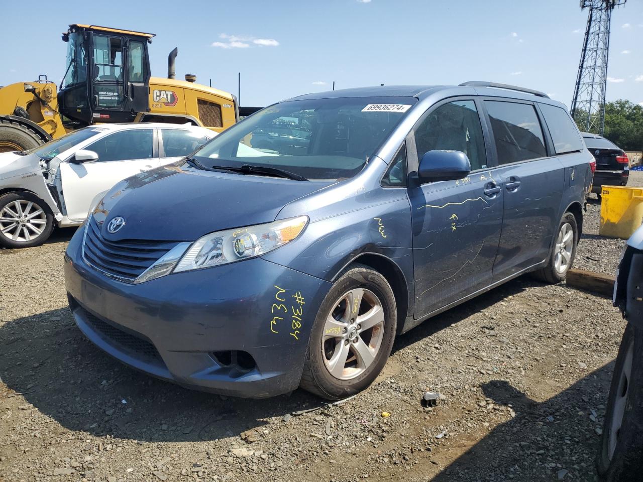 TOYOTA SIENNA LE 2016