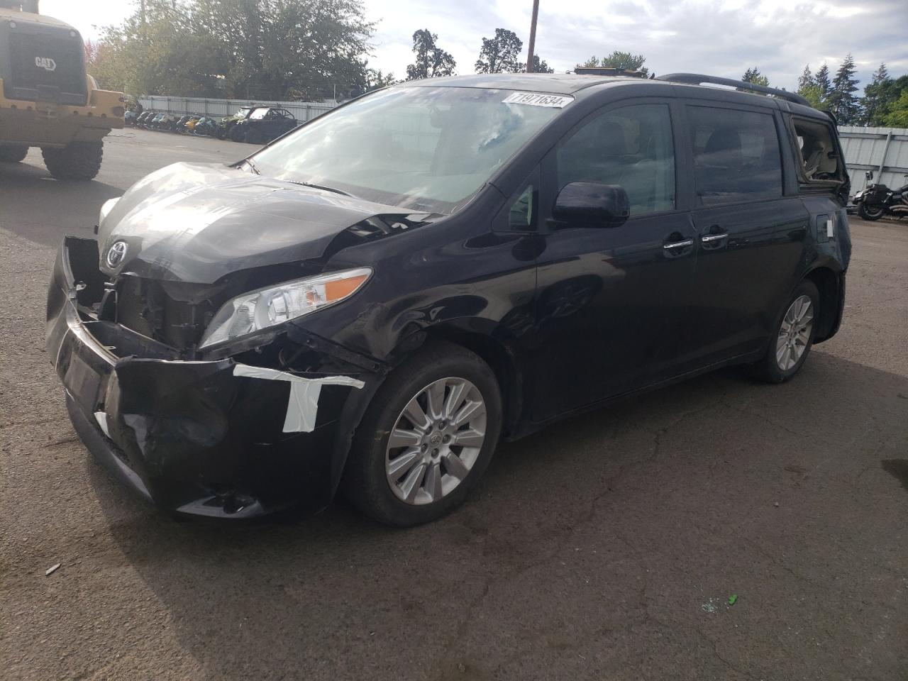 TOYOTA SIENNA XLE 2011