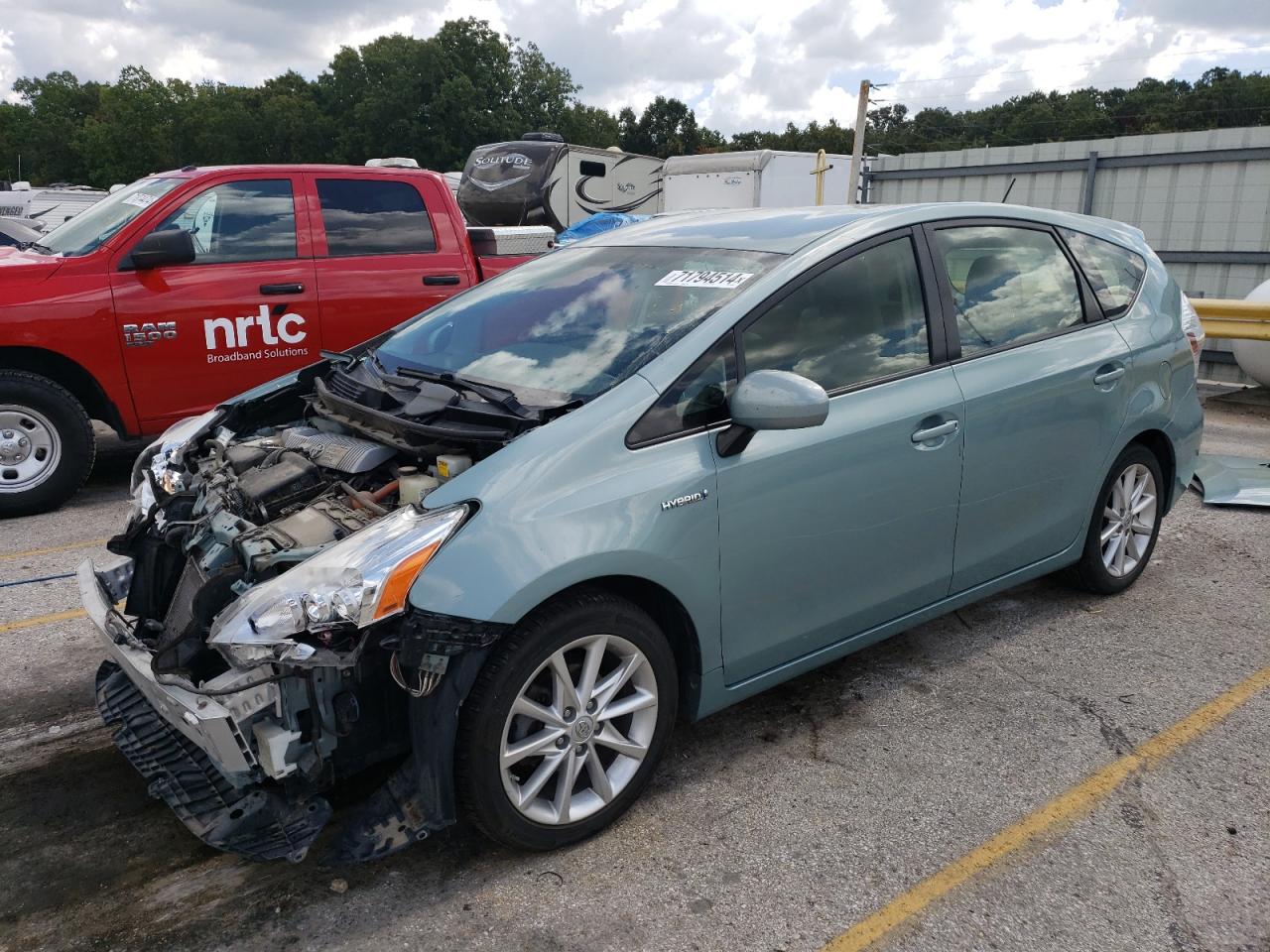 TOYOTA PRIUS V 2014