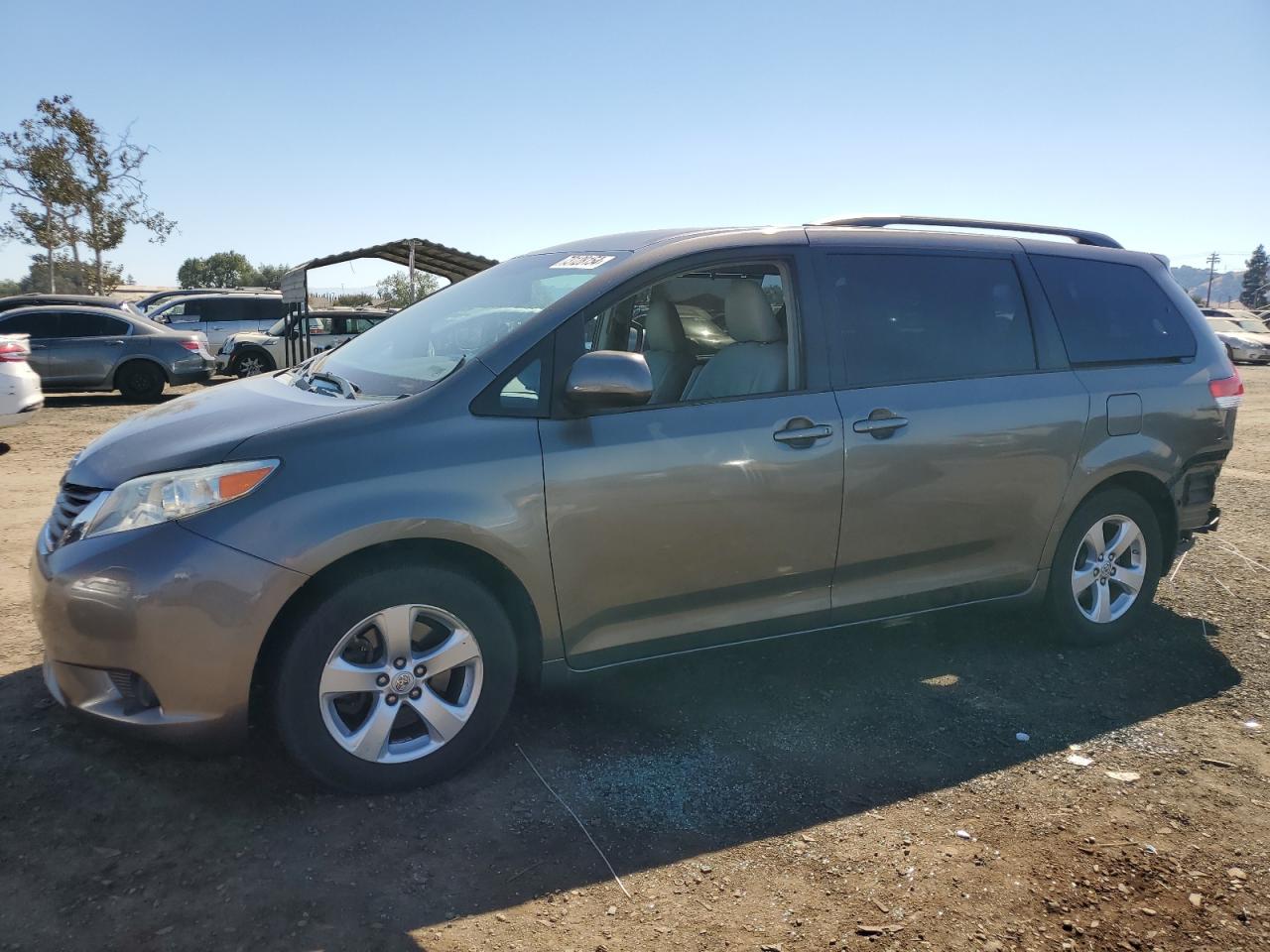 TOYOTA SIENNA LE 2013