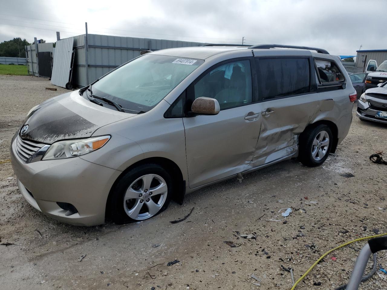 TOYOTA SIENNA LE 2016