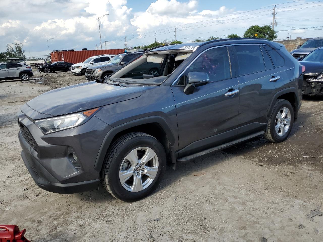 TOYOTA RAV4 XLE 2021