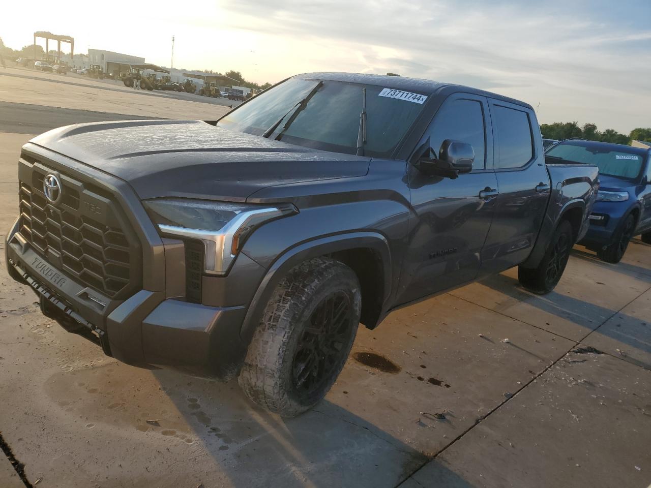 TOYOTA TUNDRA CRE 2022