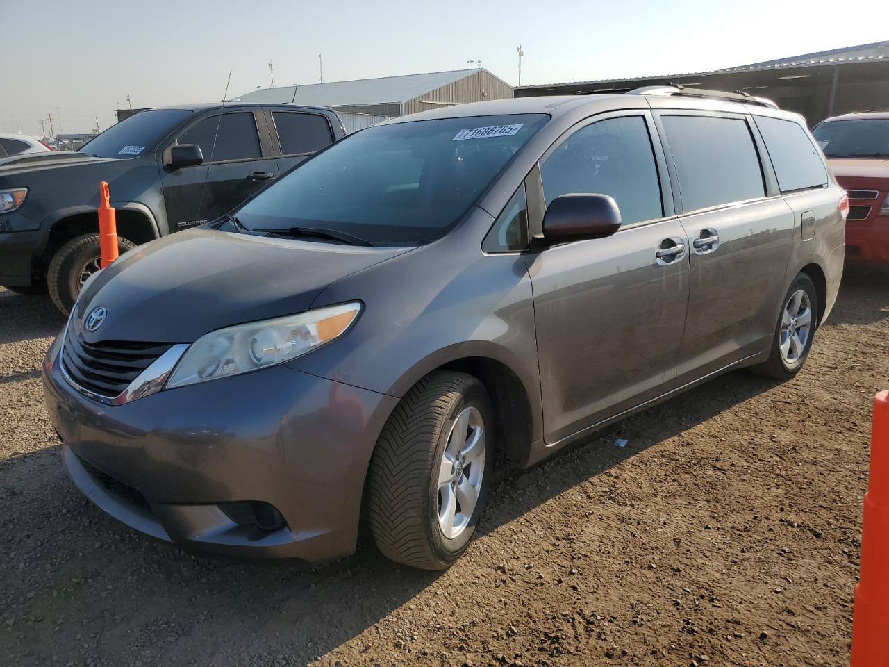 TOYOTA SIENNA LE 2014