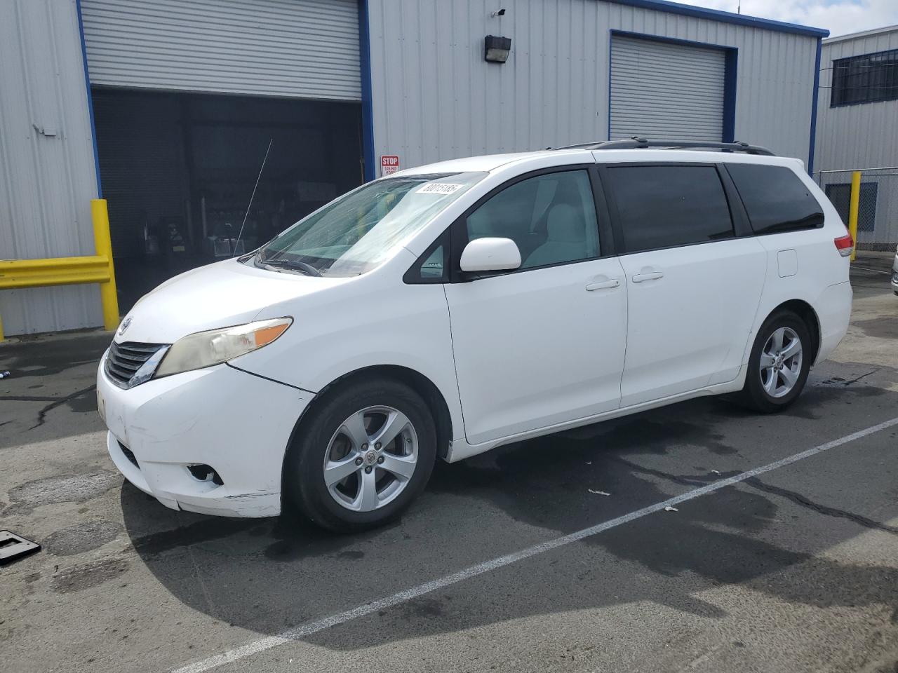 TOYOTA SIENNA LE 2011