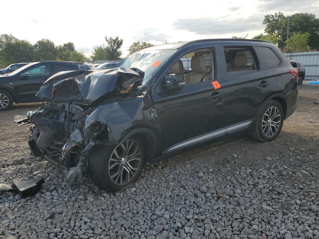 MITSUBISHI OUTLANDER 2016