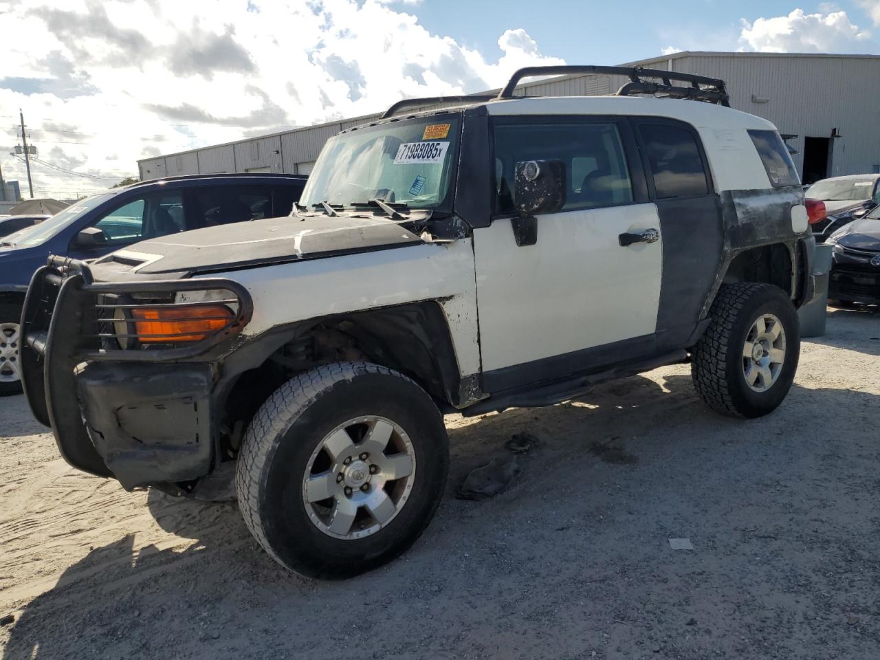 TOYOTA FJ CRUISER 2010
