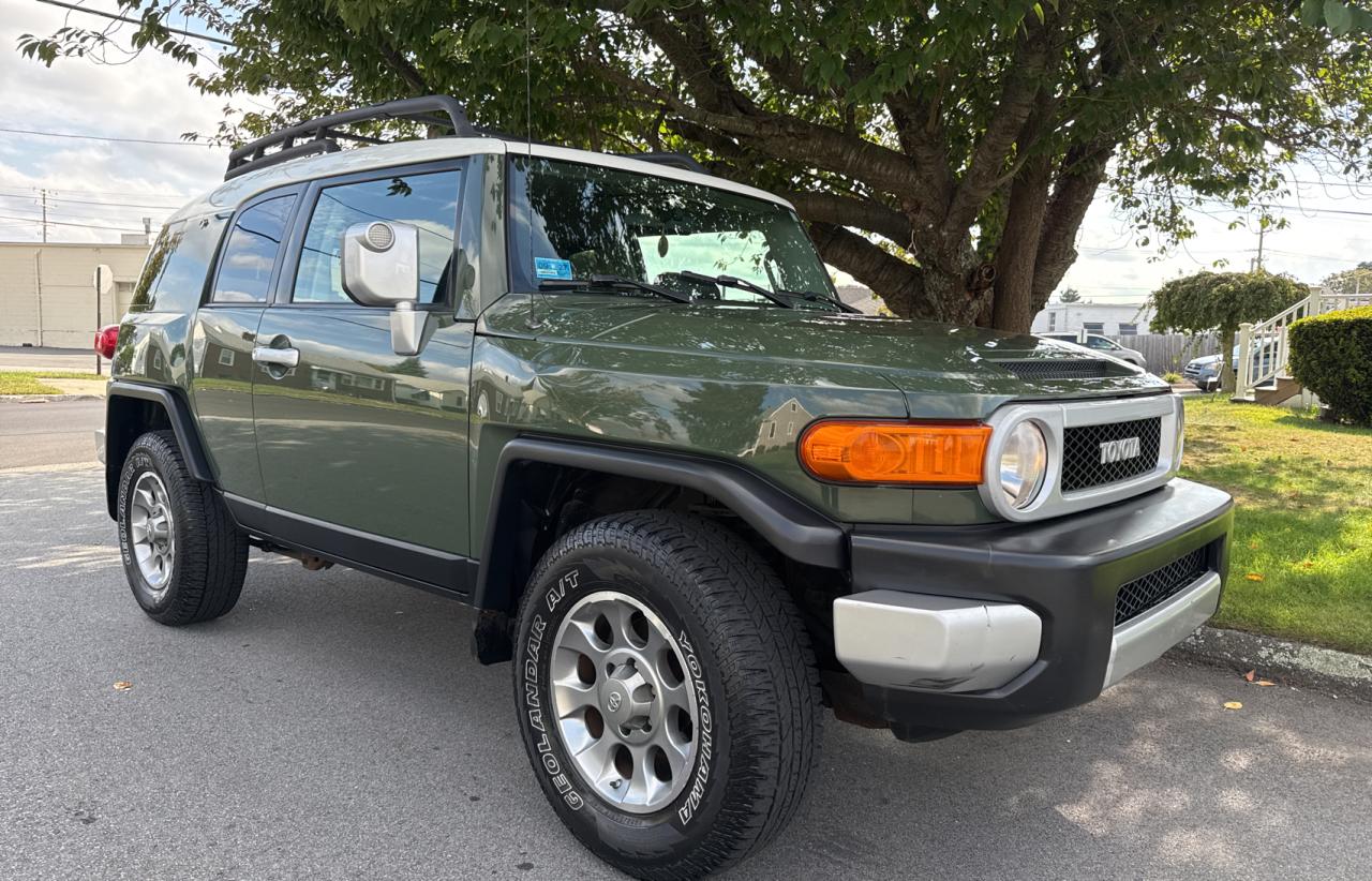 TOYOTA FJ CRUISER 2011