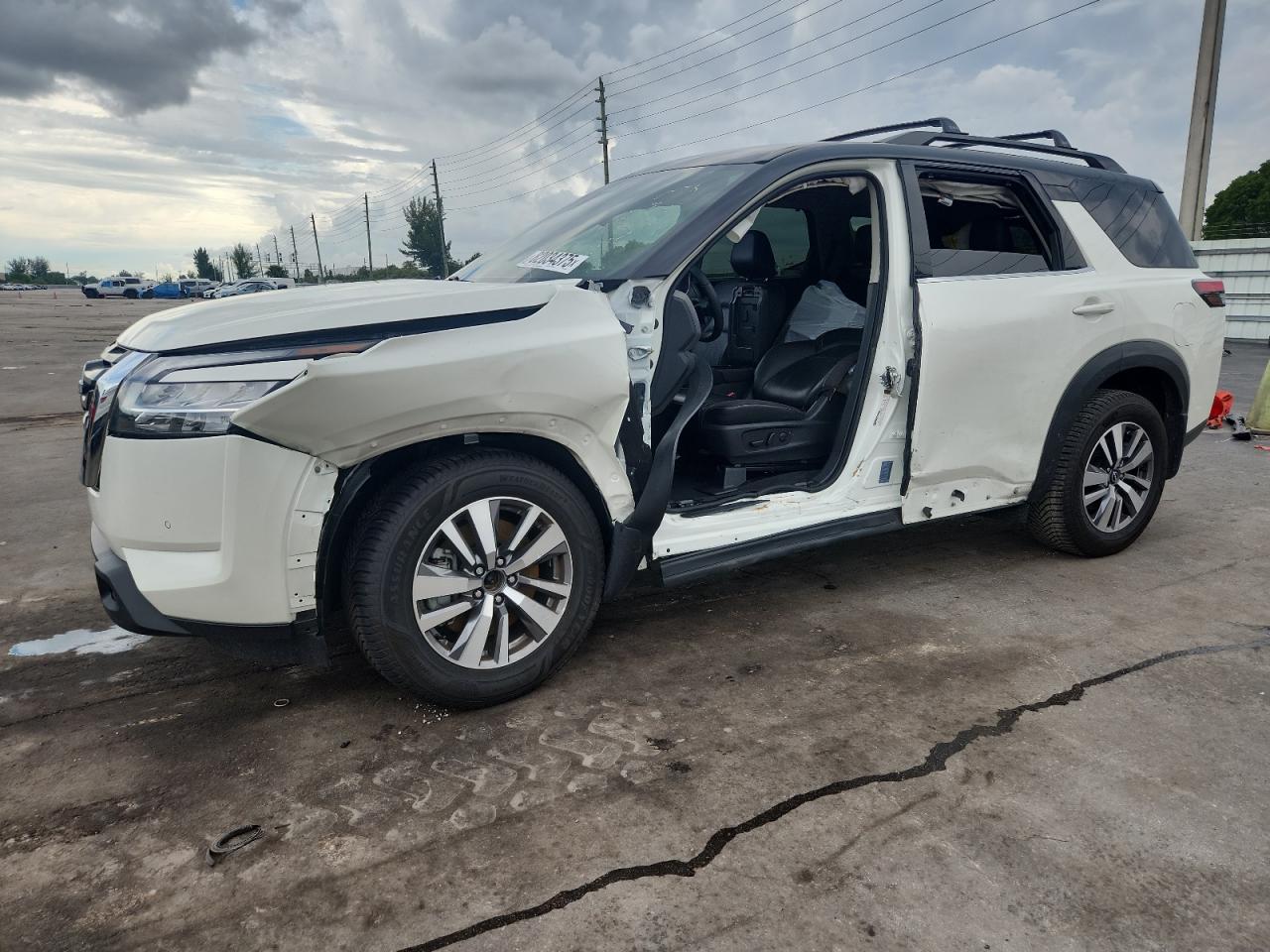 NISSAN PATHFINDER 2023