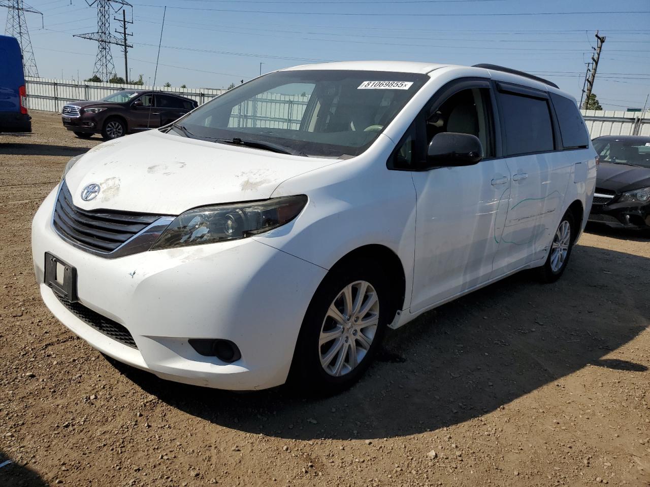 TOYOTA SIENNA LE 2011