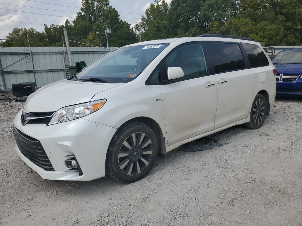 TOYOTA SIENNA XLE 2020