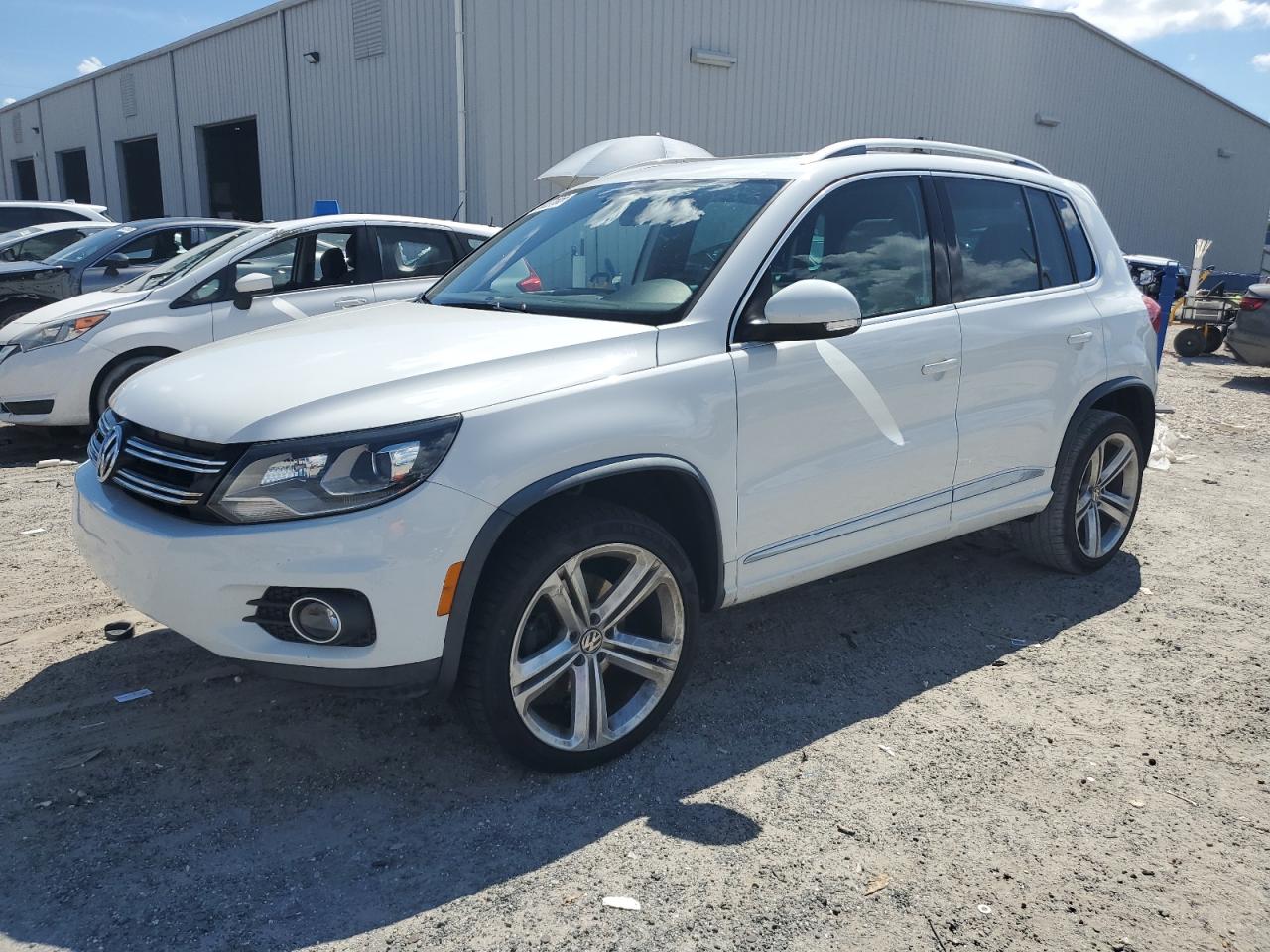 VOLKSWAGEN TIGUAN S 2014