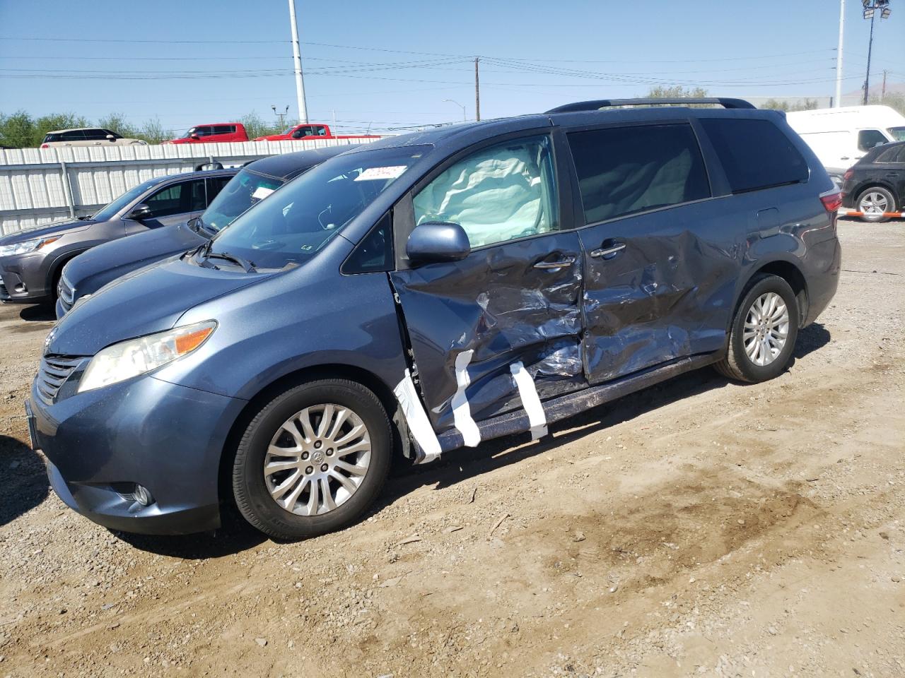 TOYOTA SIENNA XLE 2017