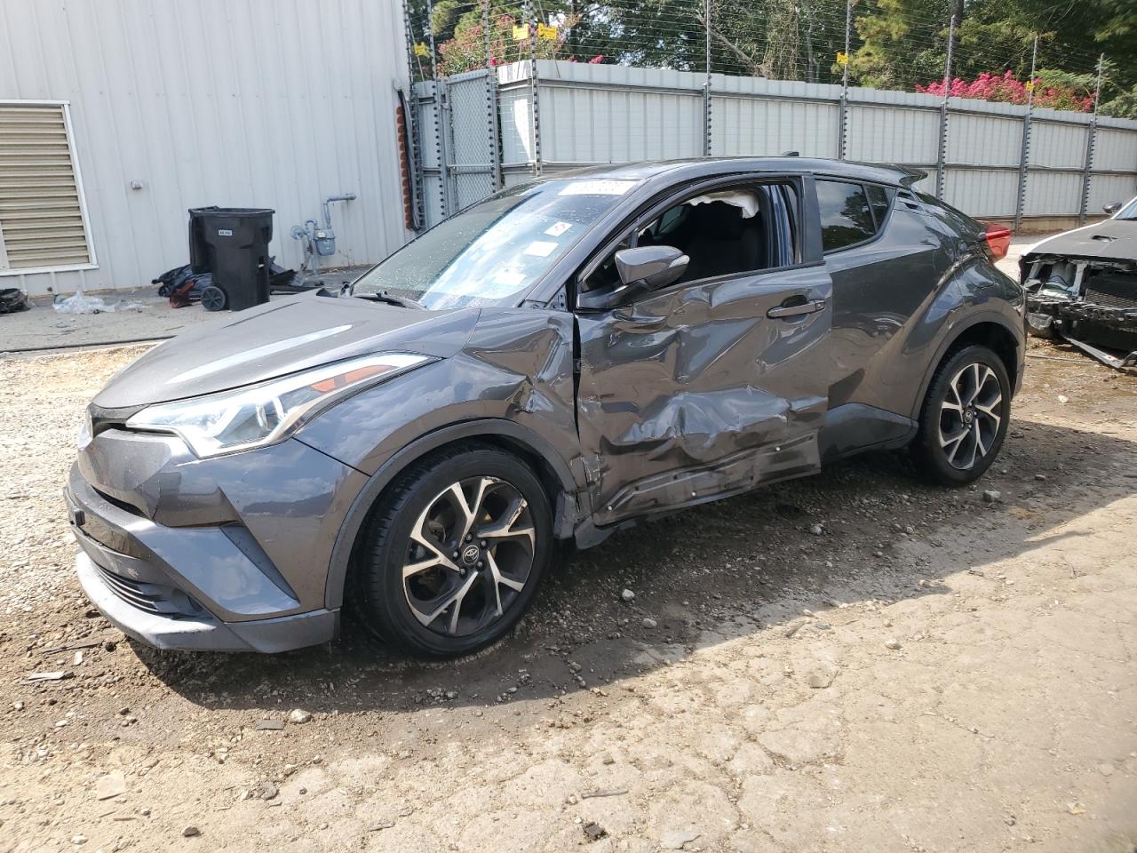 TOYOTA C-HR XLE 2019