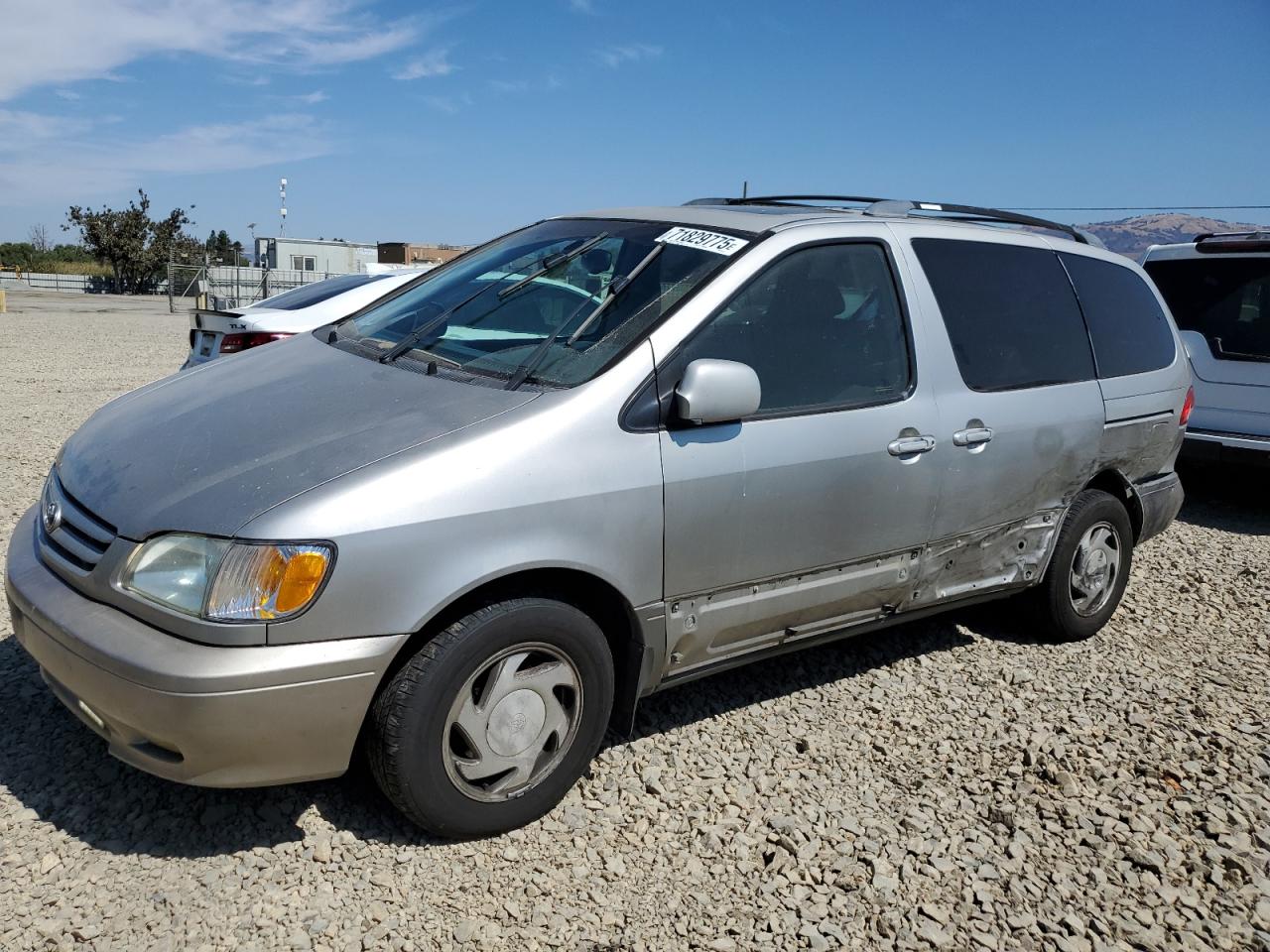 TOYOTA SIENNA LE 2001