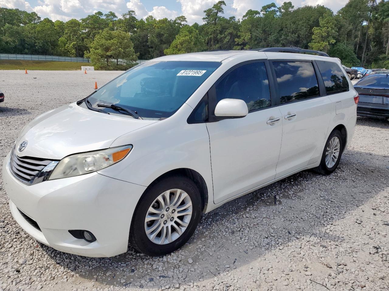 TOYOTA SIENNA XLE 2015