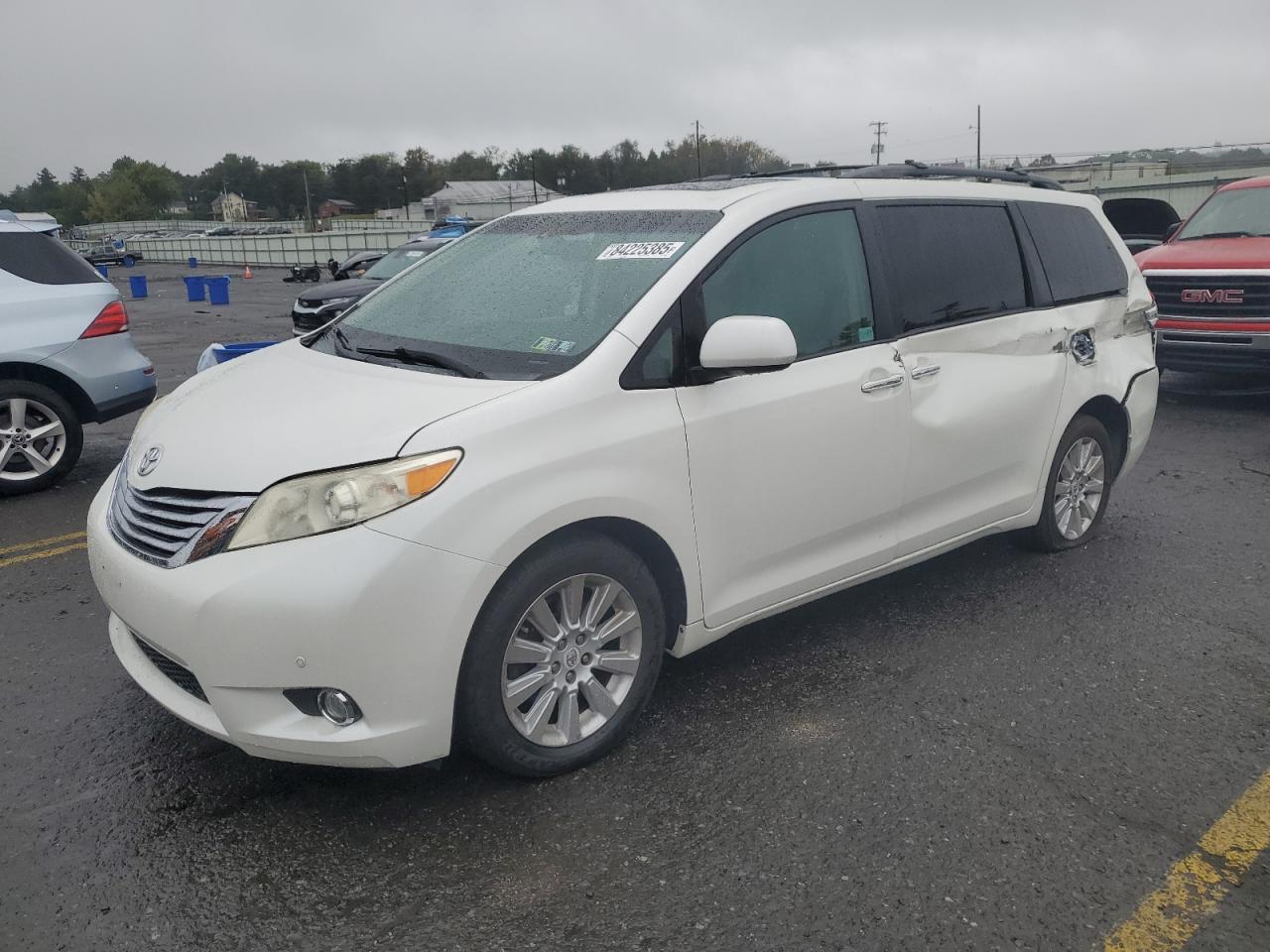 TOYOTA SIENNA 2011