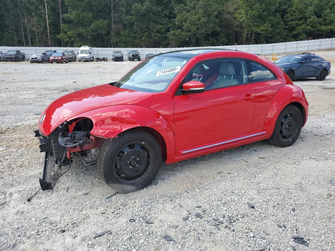 VOLKSWAGEN BEETLE 2013