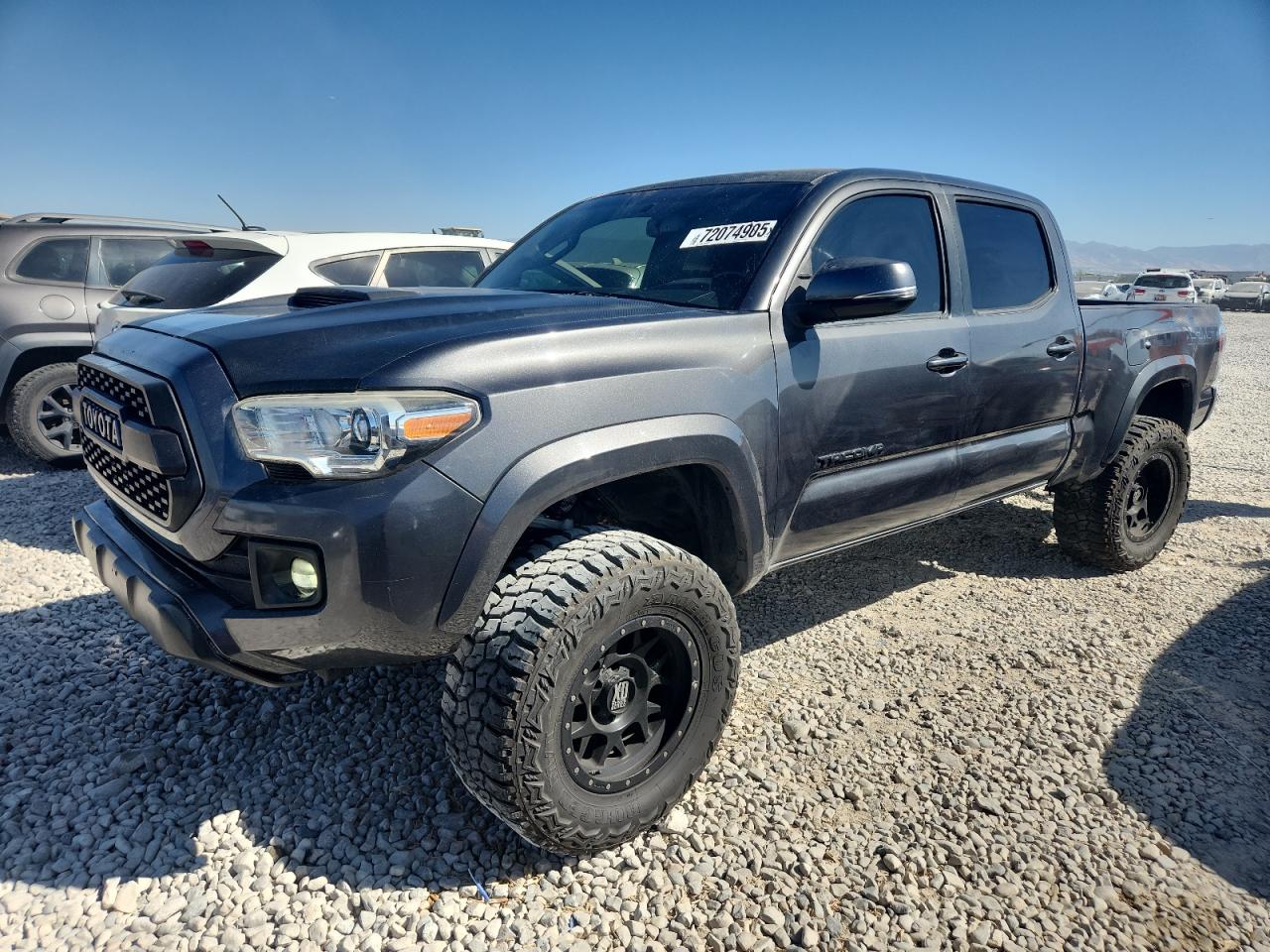 TOYOTA TACOMA 2017