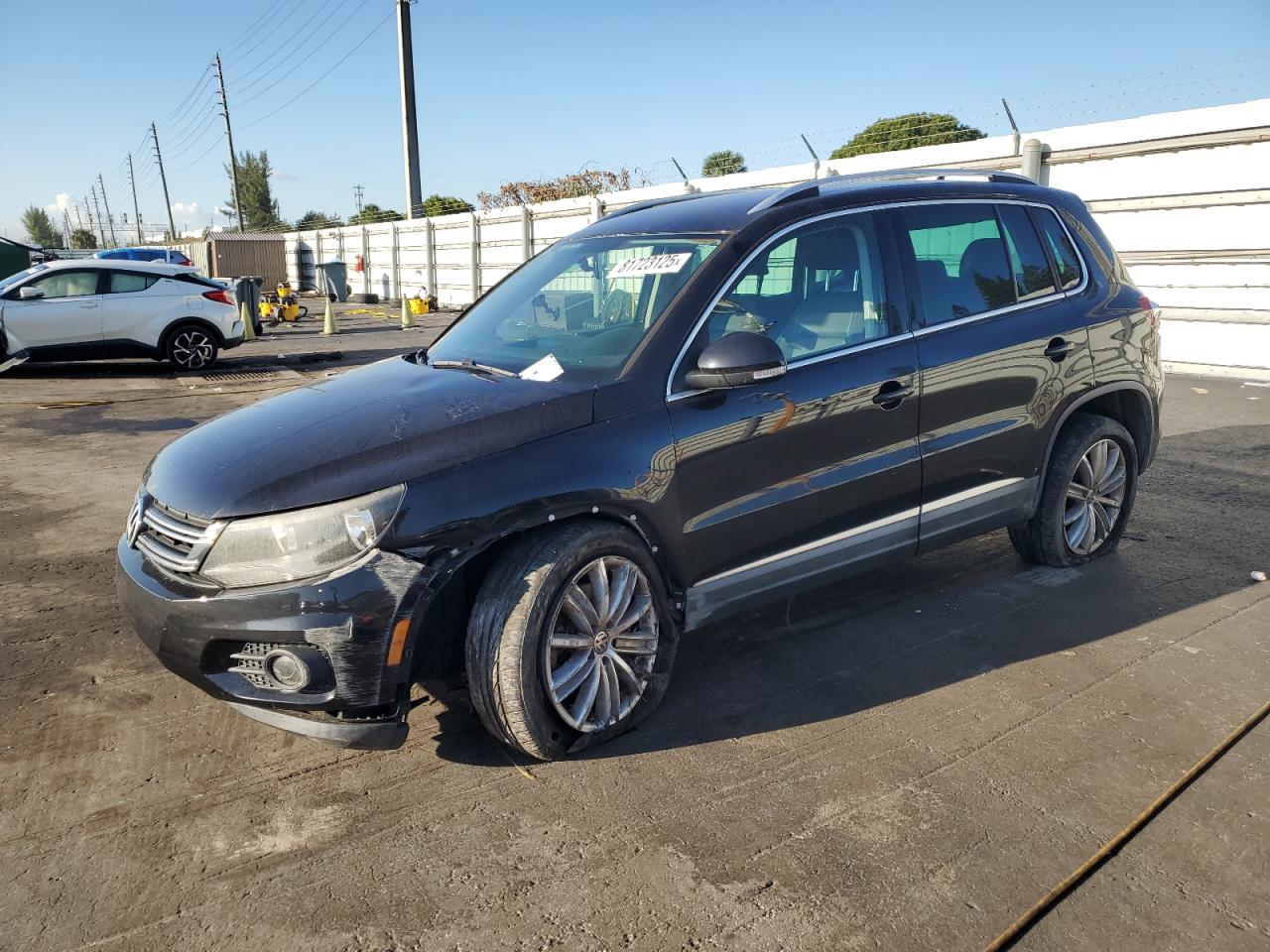 VOLKSWAGEN TIGUAN S 2014