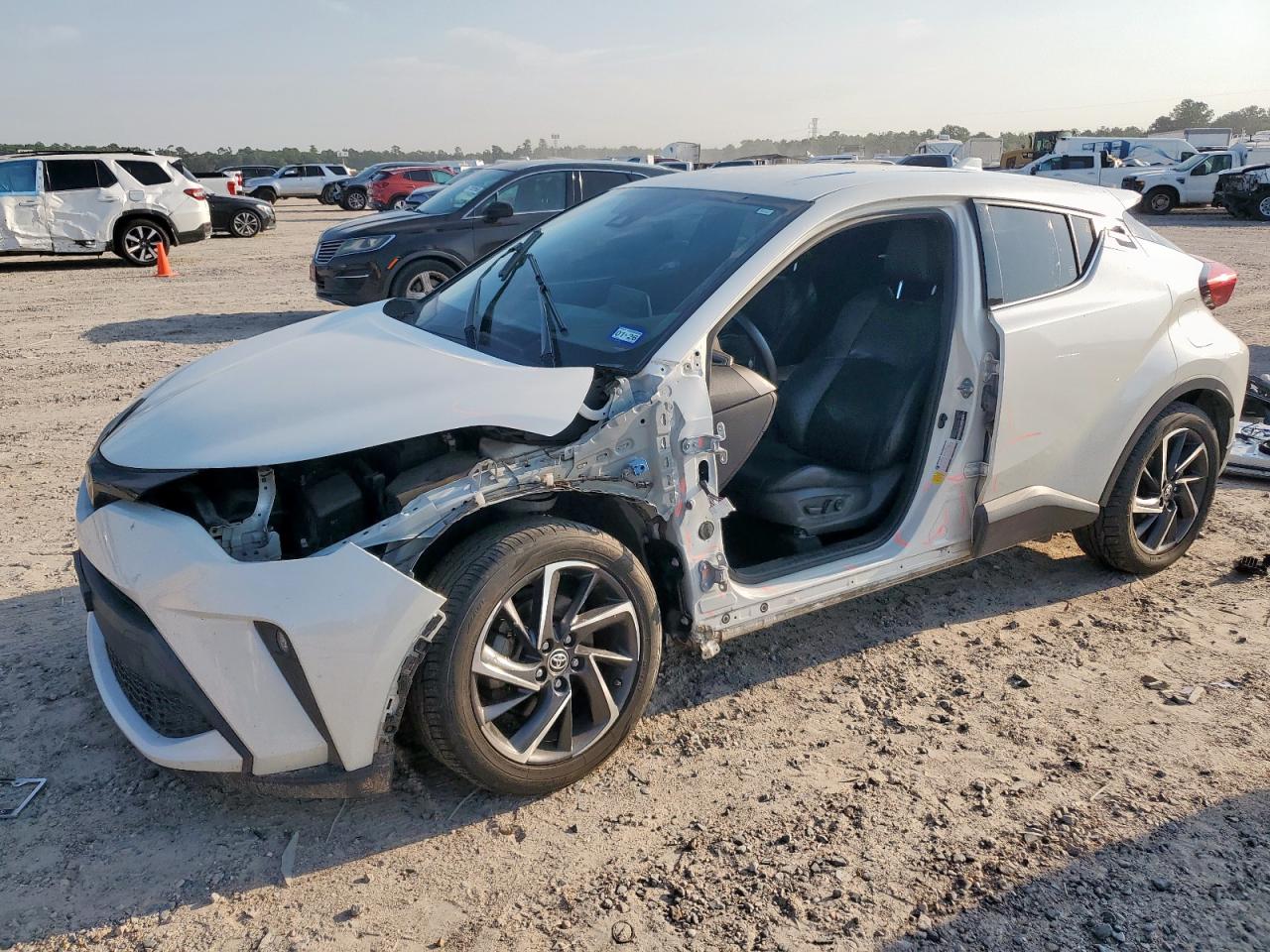 TOYOTA C-HR XLE 2020