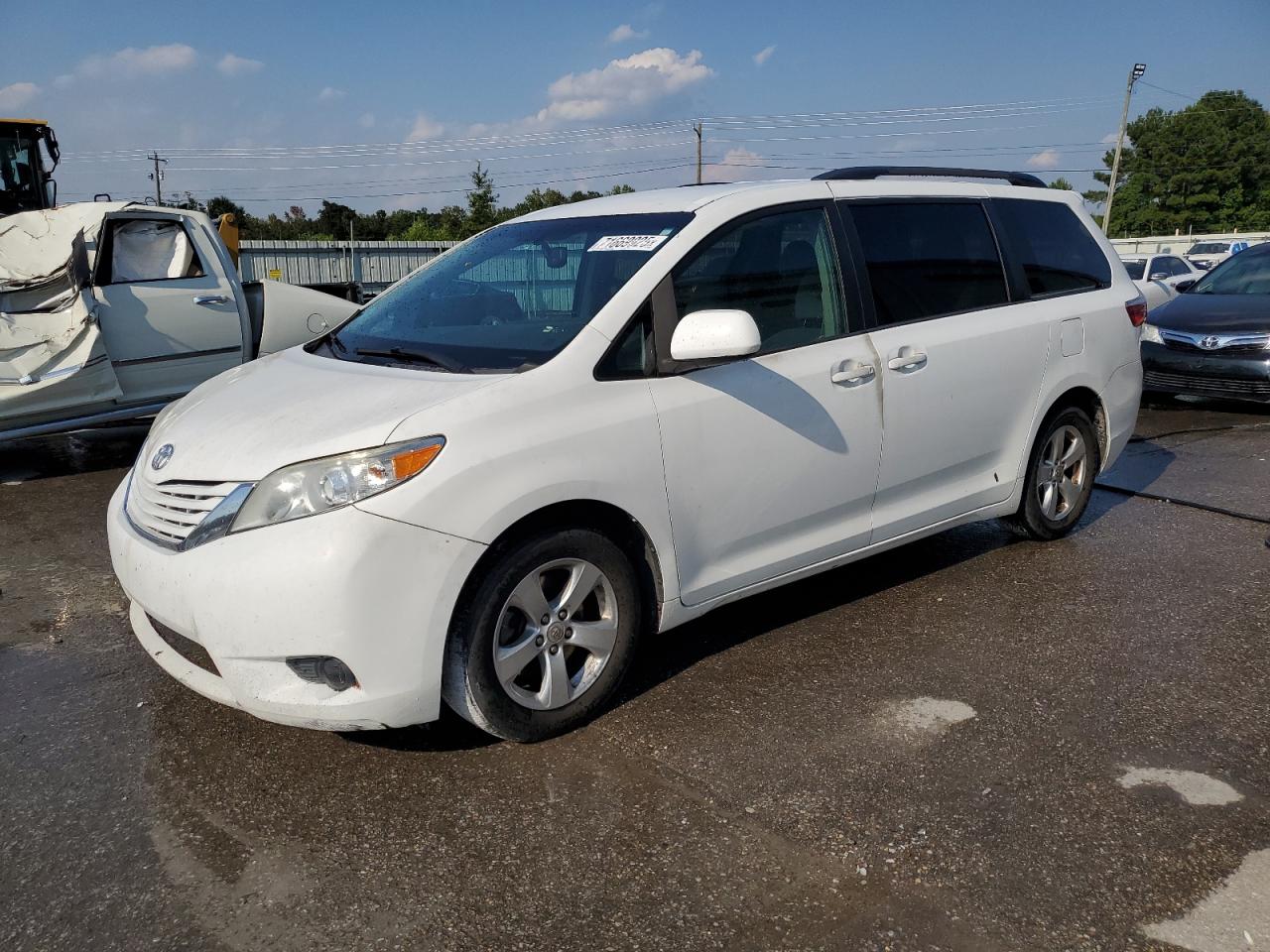 TOYOTA SIENNA LE 2016