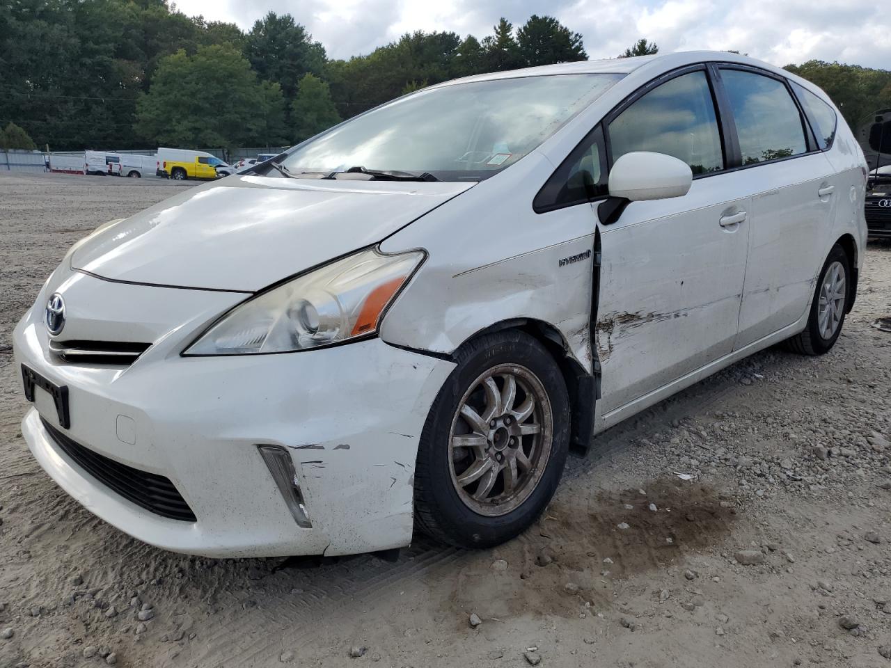 TOYOTA PRIUS V 2013