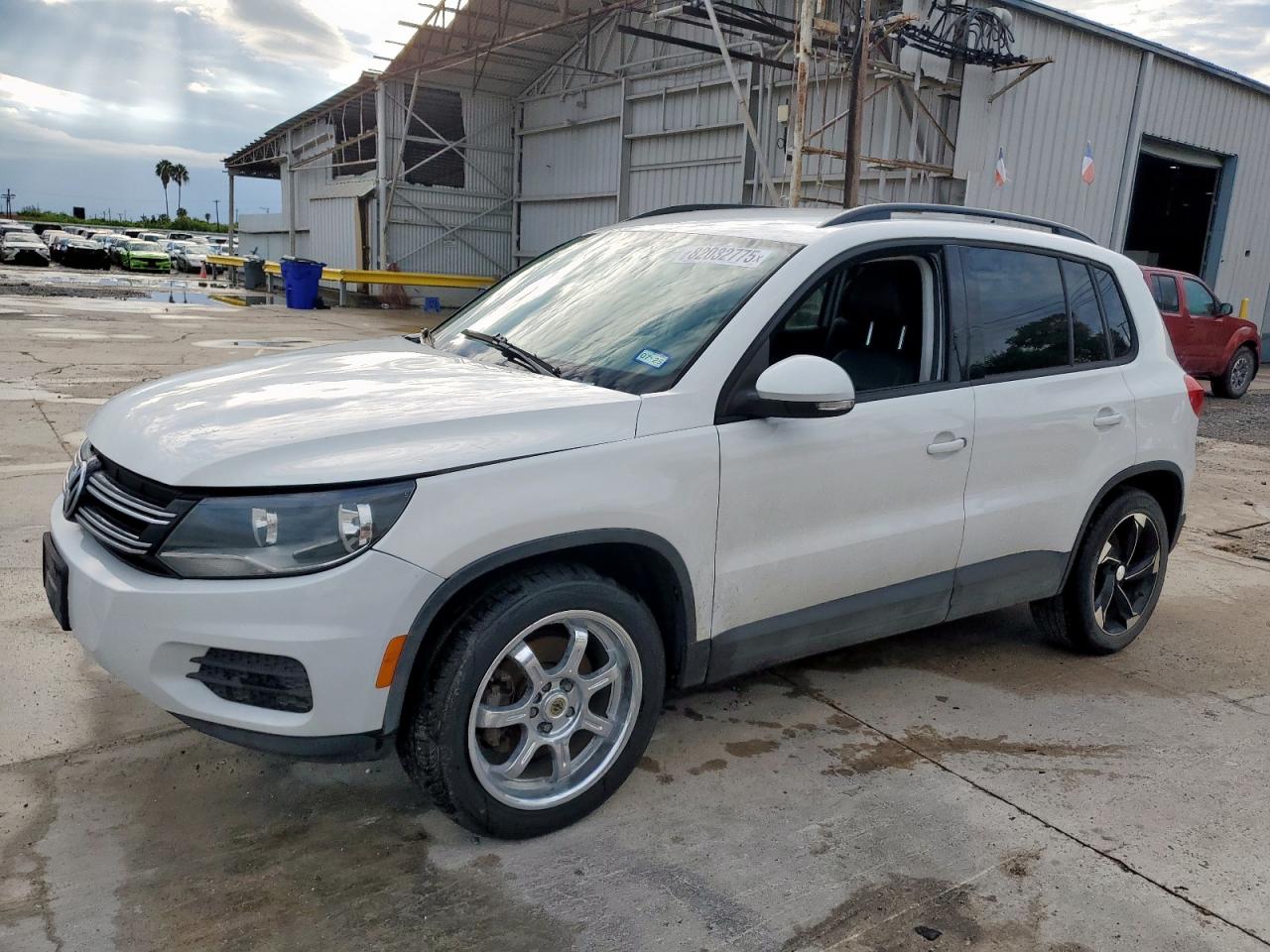 VOLKSWAGEN TIGUAN S 2016