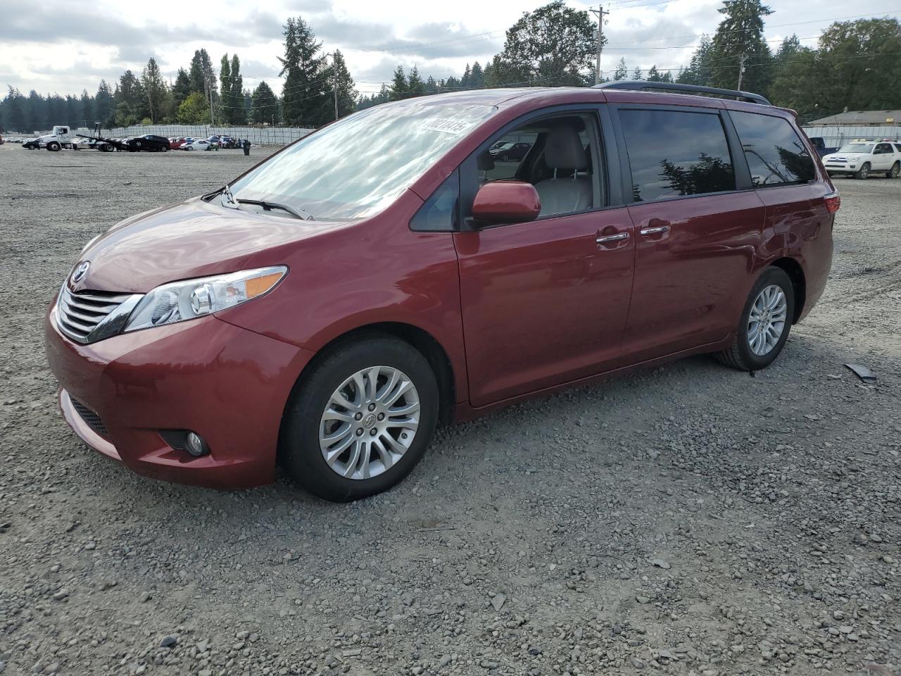 TOYOTA SIENNA XLE 2015