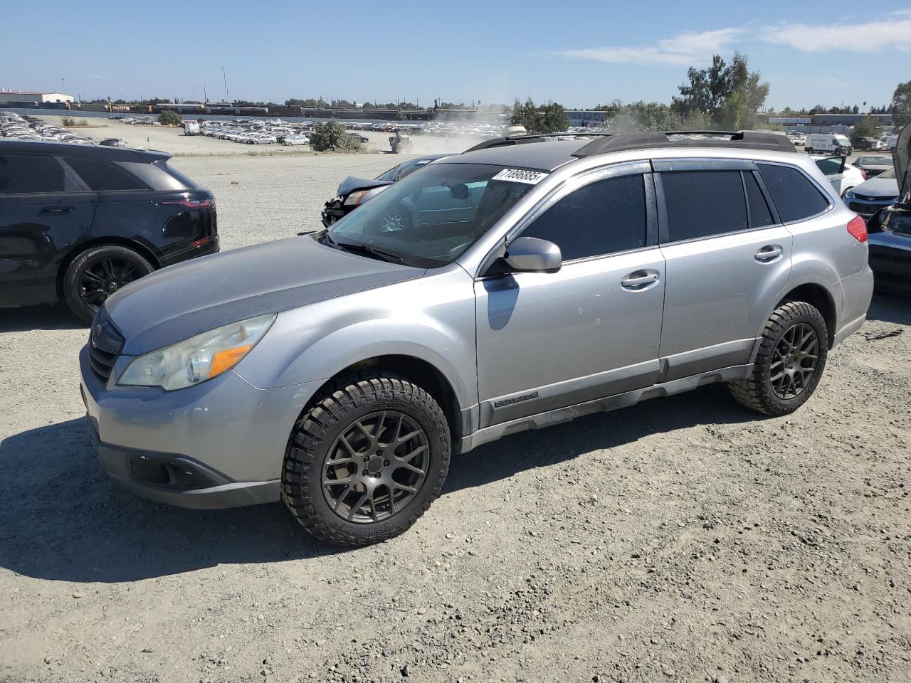 SUBARU OUTBACK 2. 2011
