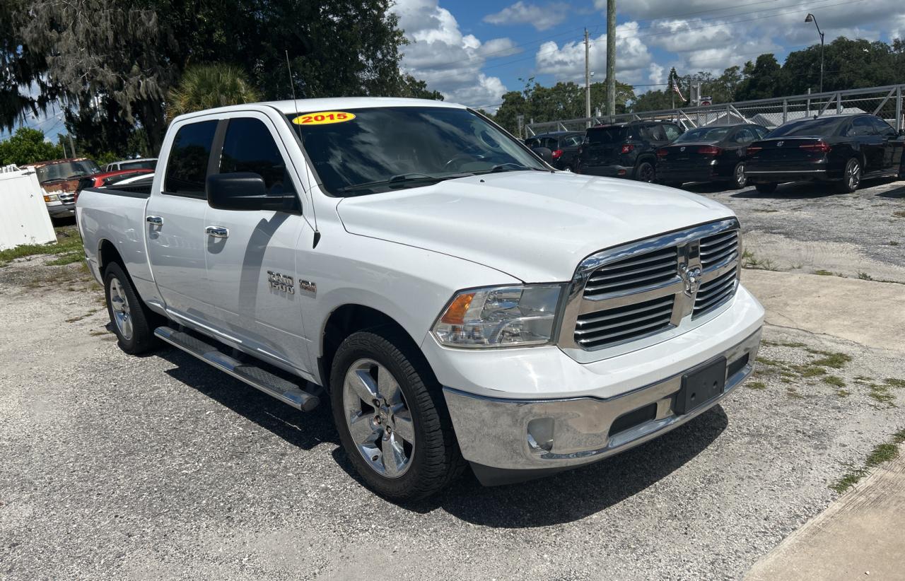 RAM 1500 SLT 2015