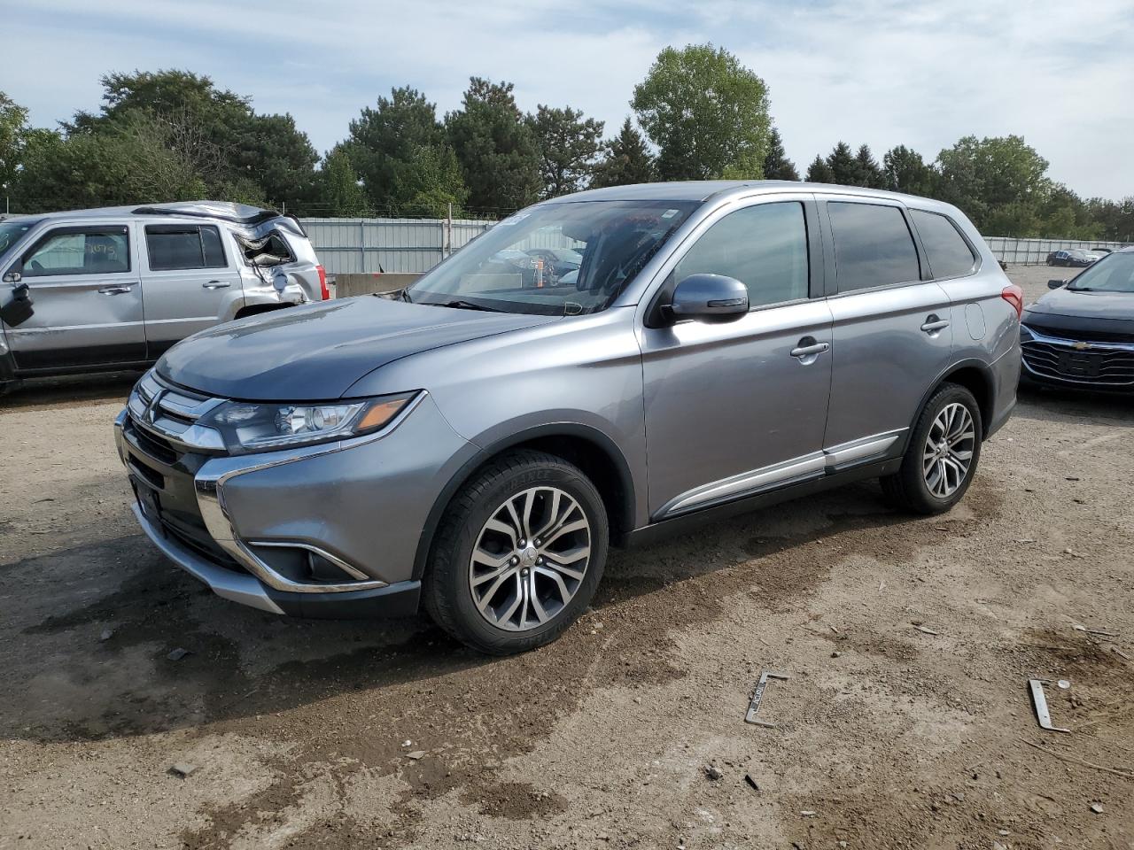 MITSUBISHI OUTLANDER 2016