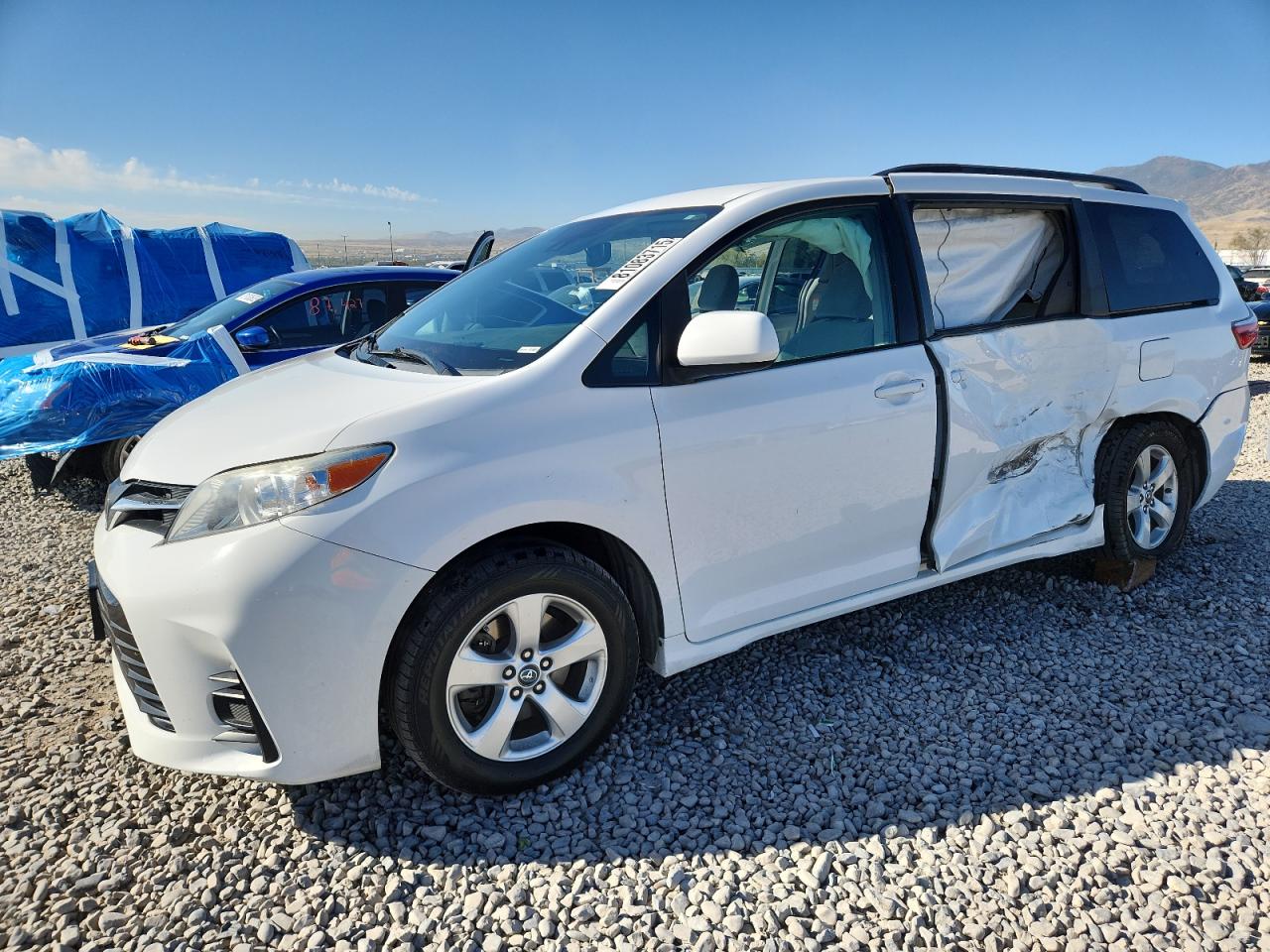TOYOTA SIENNA LE 2018