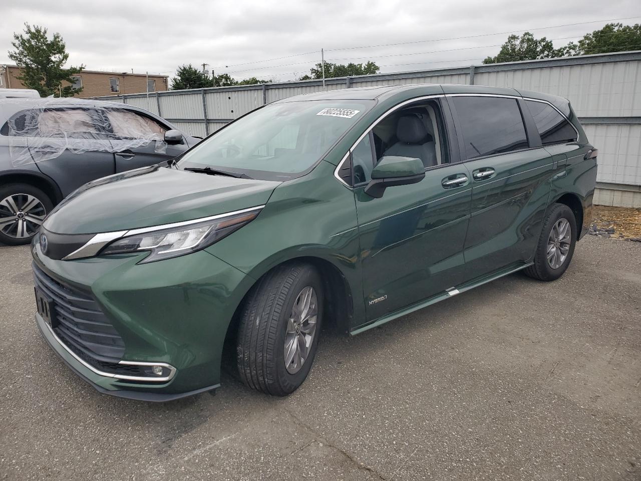 TOYOTA SIENNA XLE 2021