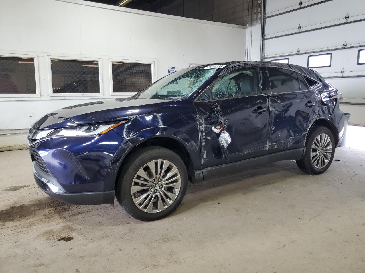 TOYOTA VENZA LE 2024