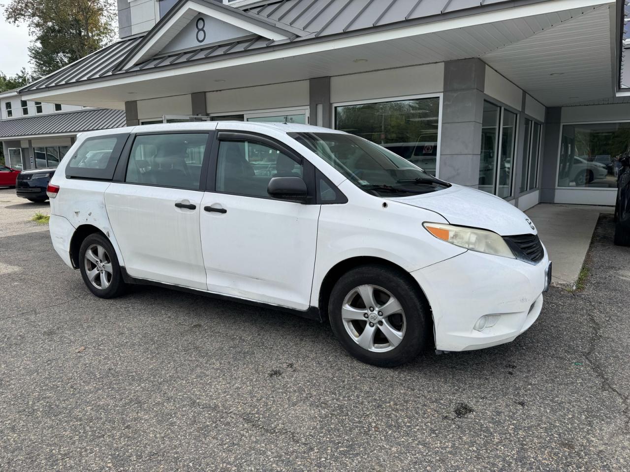 TOYOTA SIENNA BAS 2011