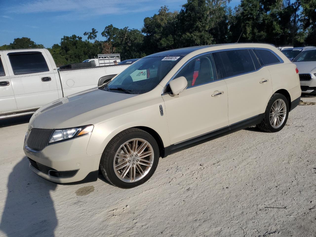 LINCOLN MKT 2014