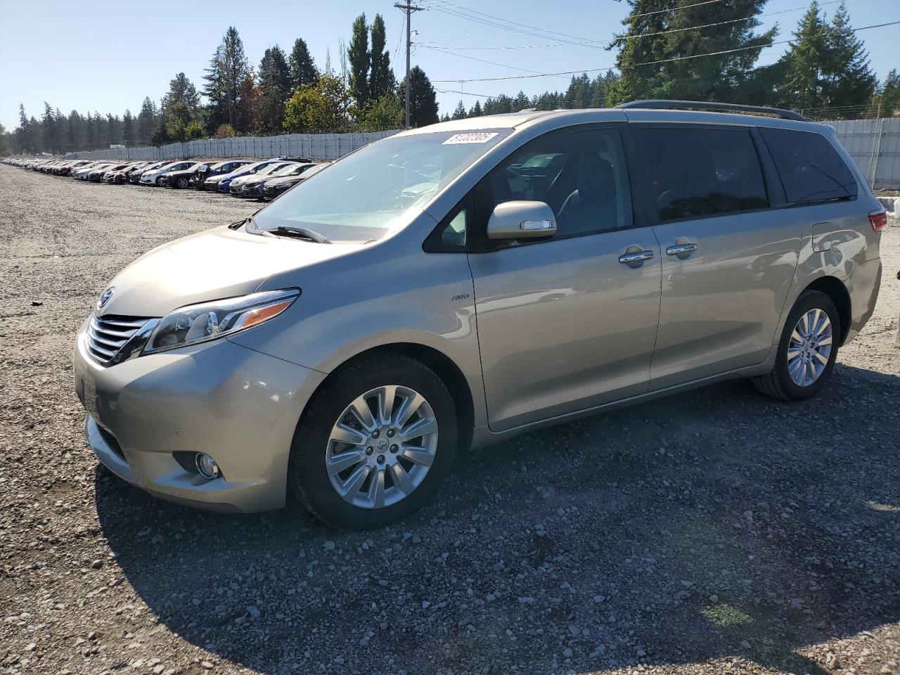 TOYOTA SIENNA XLE 2016
