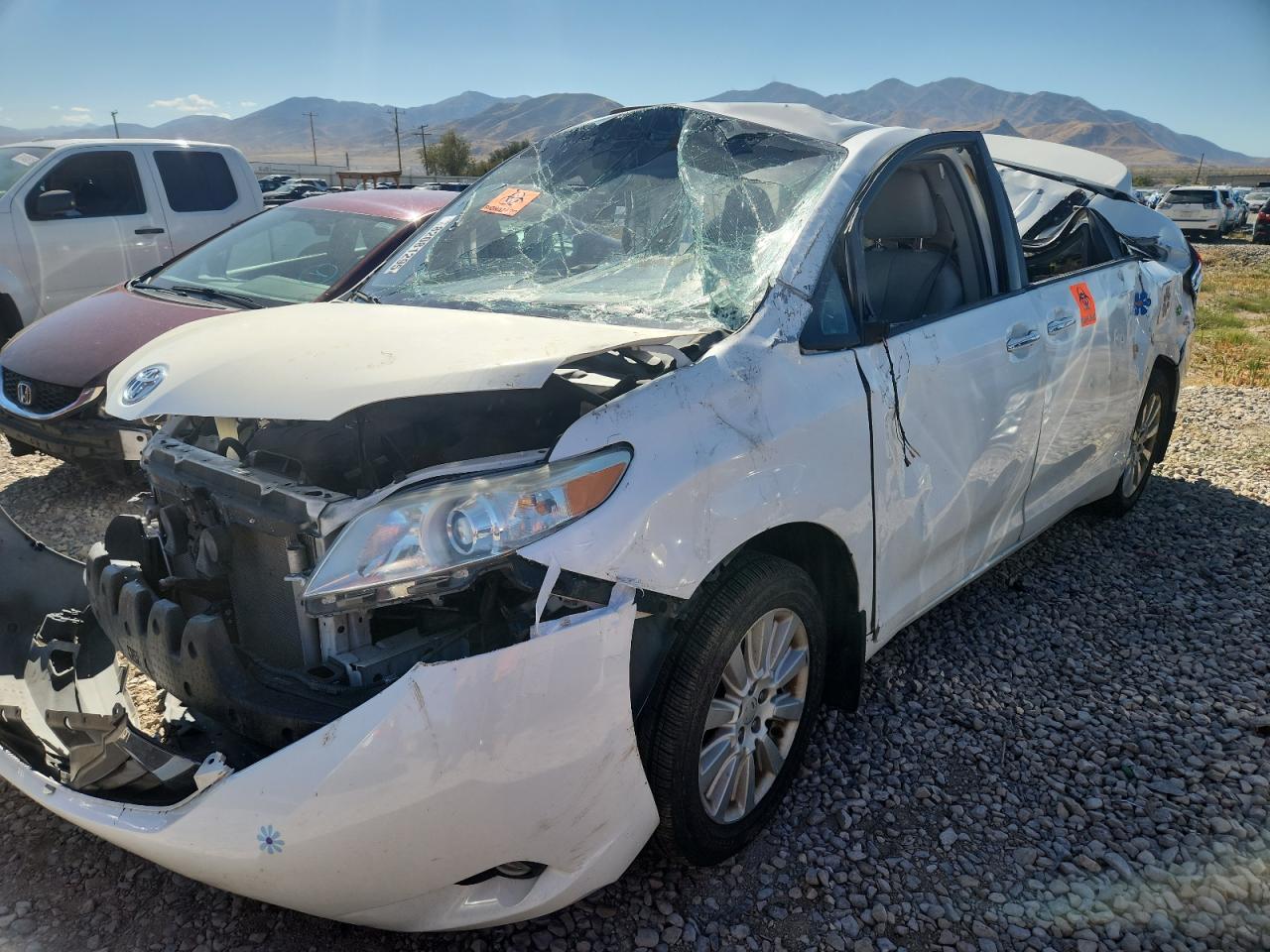 TOYOTA SIENNA XLE 2013