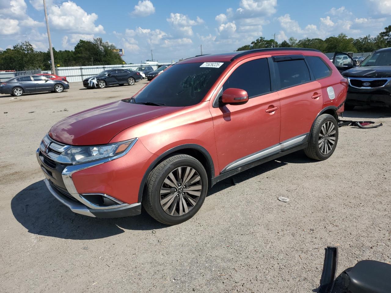MITSUBISHI OUTLANDER 2016