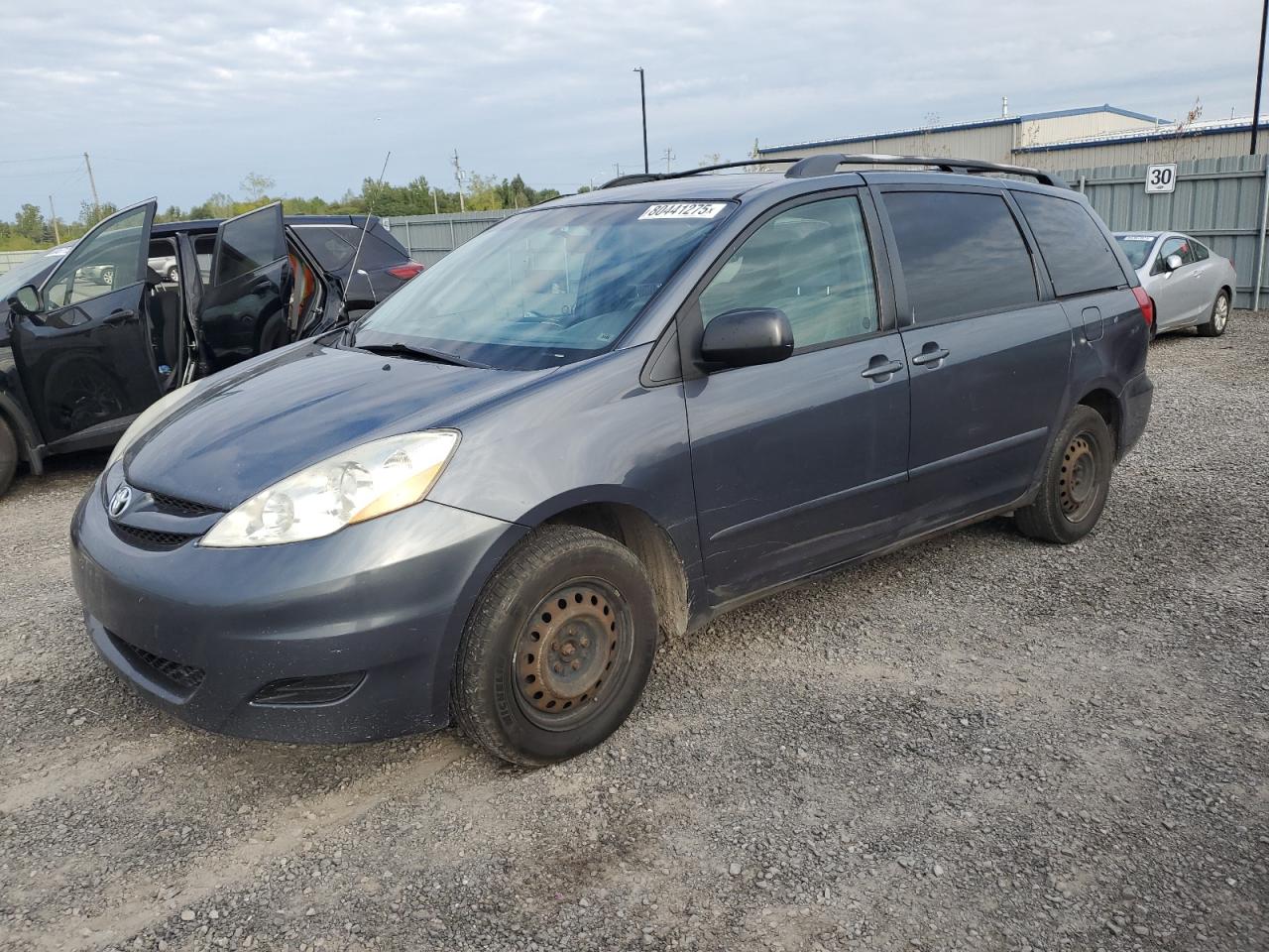 TOYOTA SIENNA CE 2009