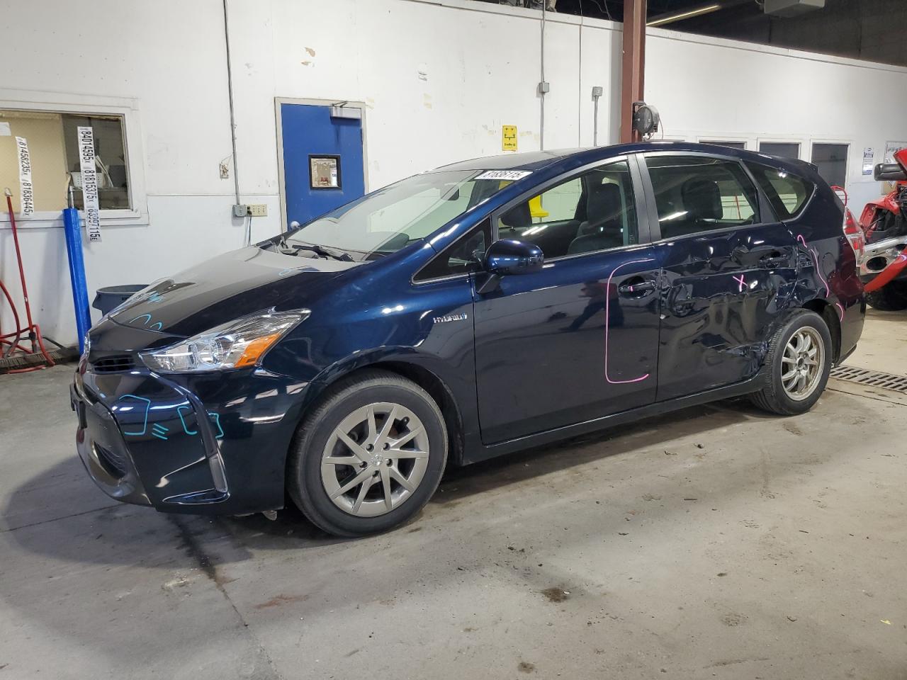 TOYOTA PRIUS V 2017