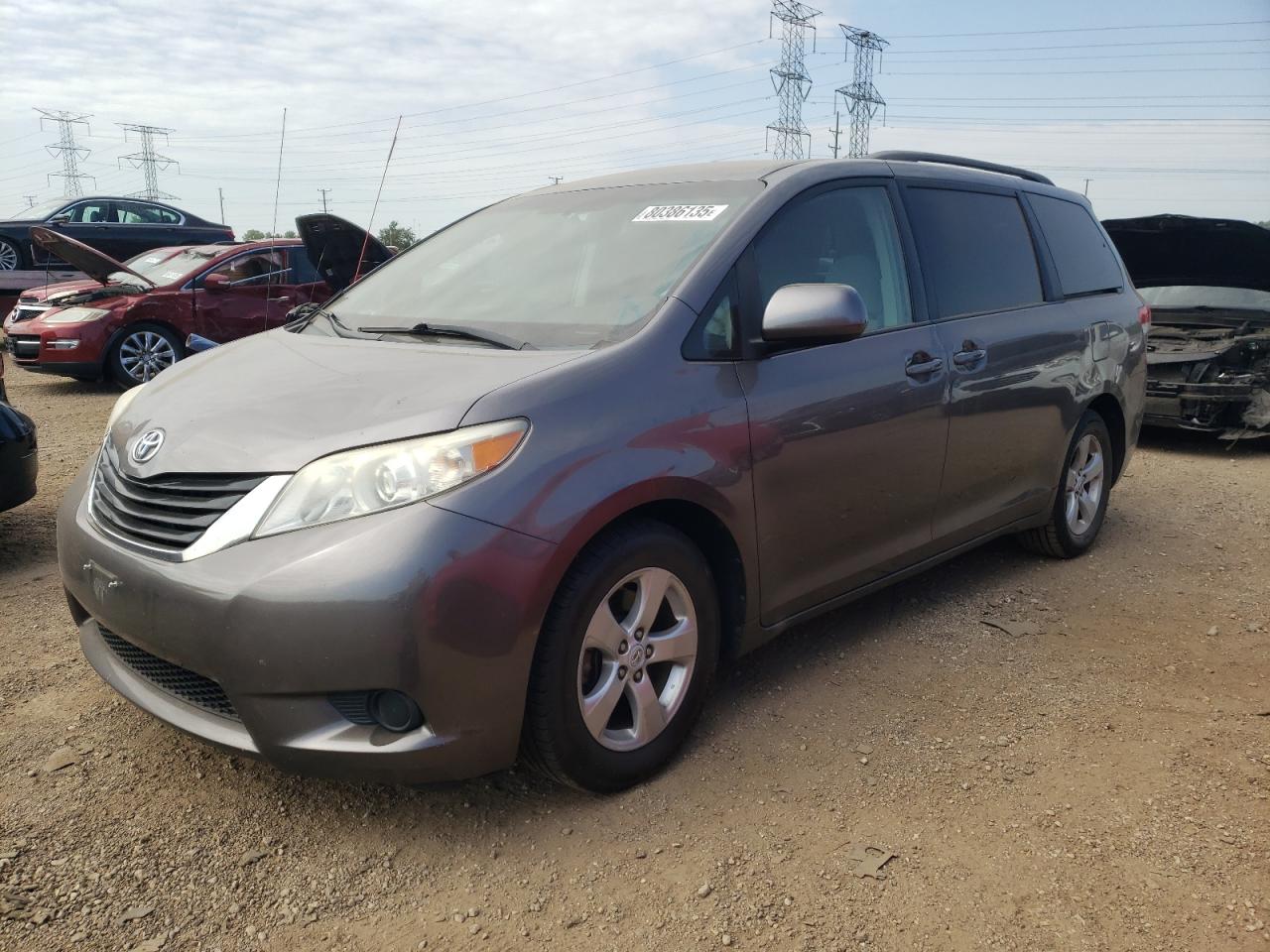 TOYOTA SIENNA LE 2011