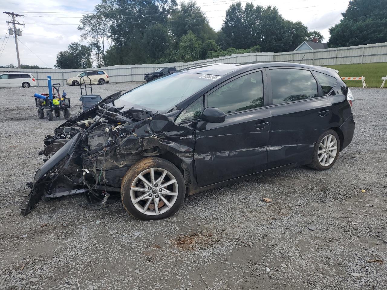 TOYOTA PRIUS V 2013