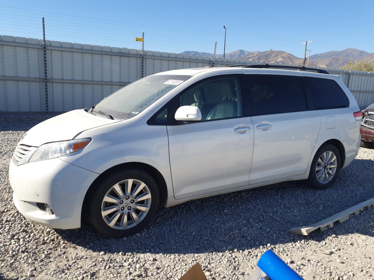 TOYOTA SIENNA XLE 2014