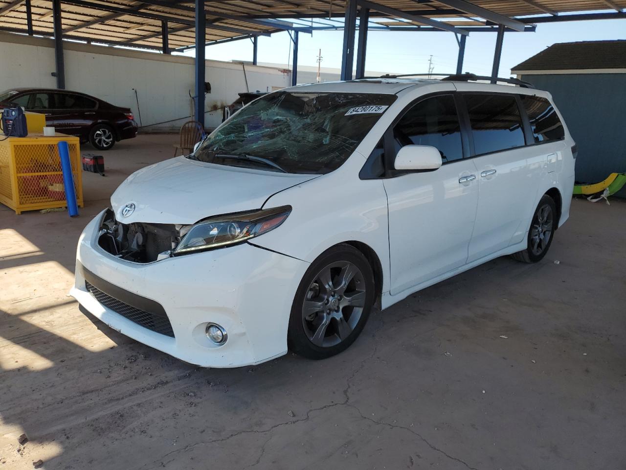 TOYOTA SIENNA SE 2016