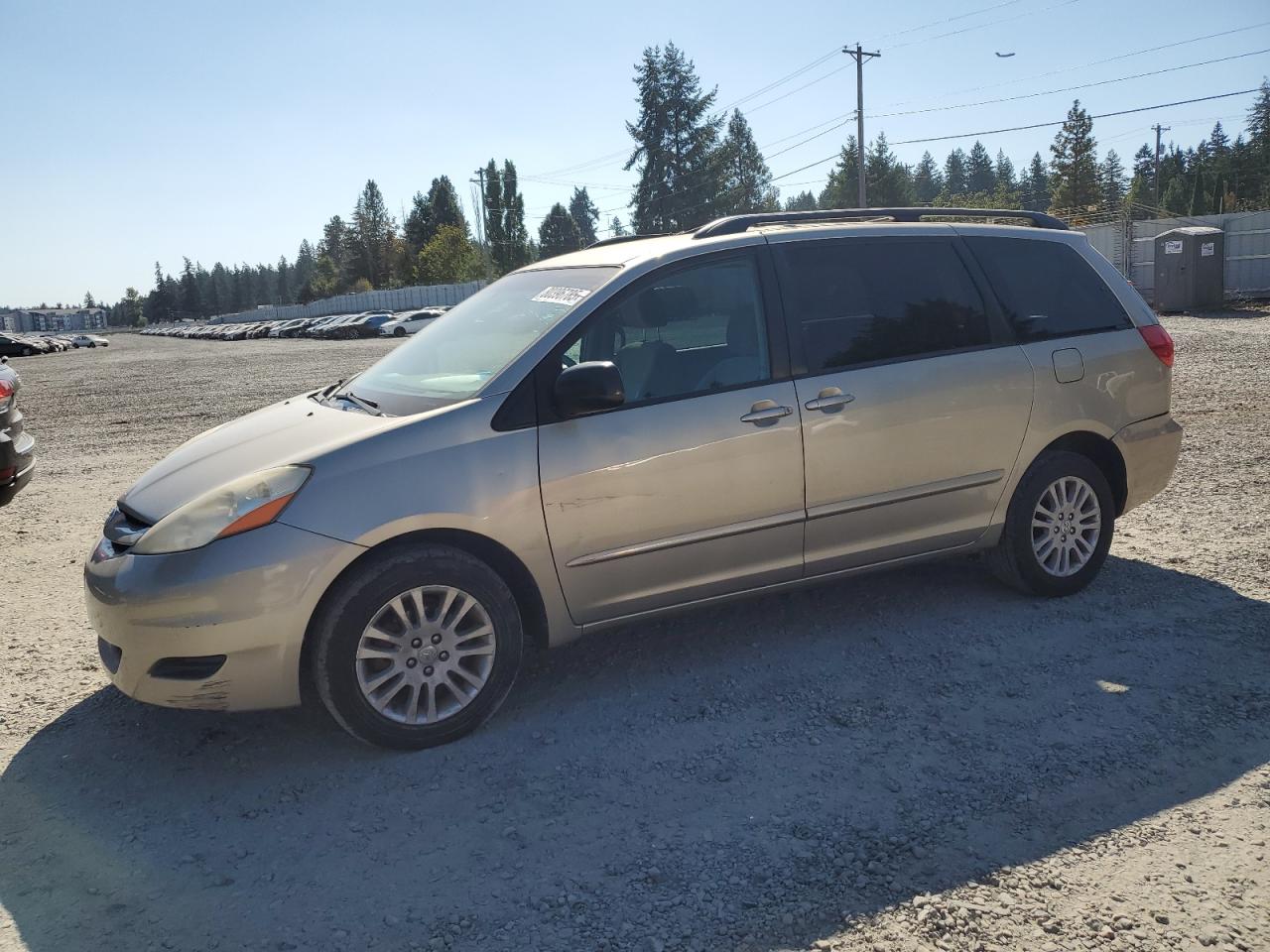TOYOTA SIENNA LE 2010